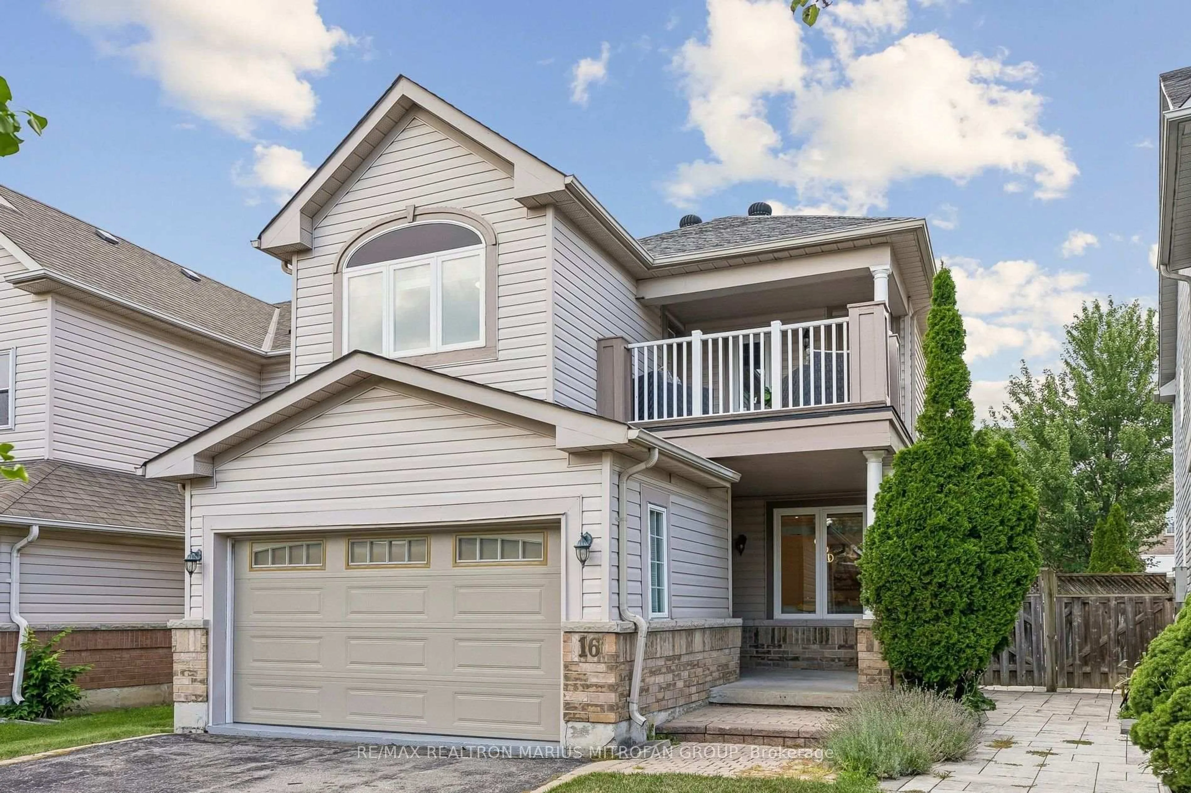 Home with vinyl exterior material, street for 16 Trout Lily Ave, Markham Ontario L3S 4C1