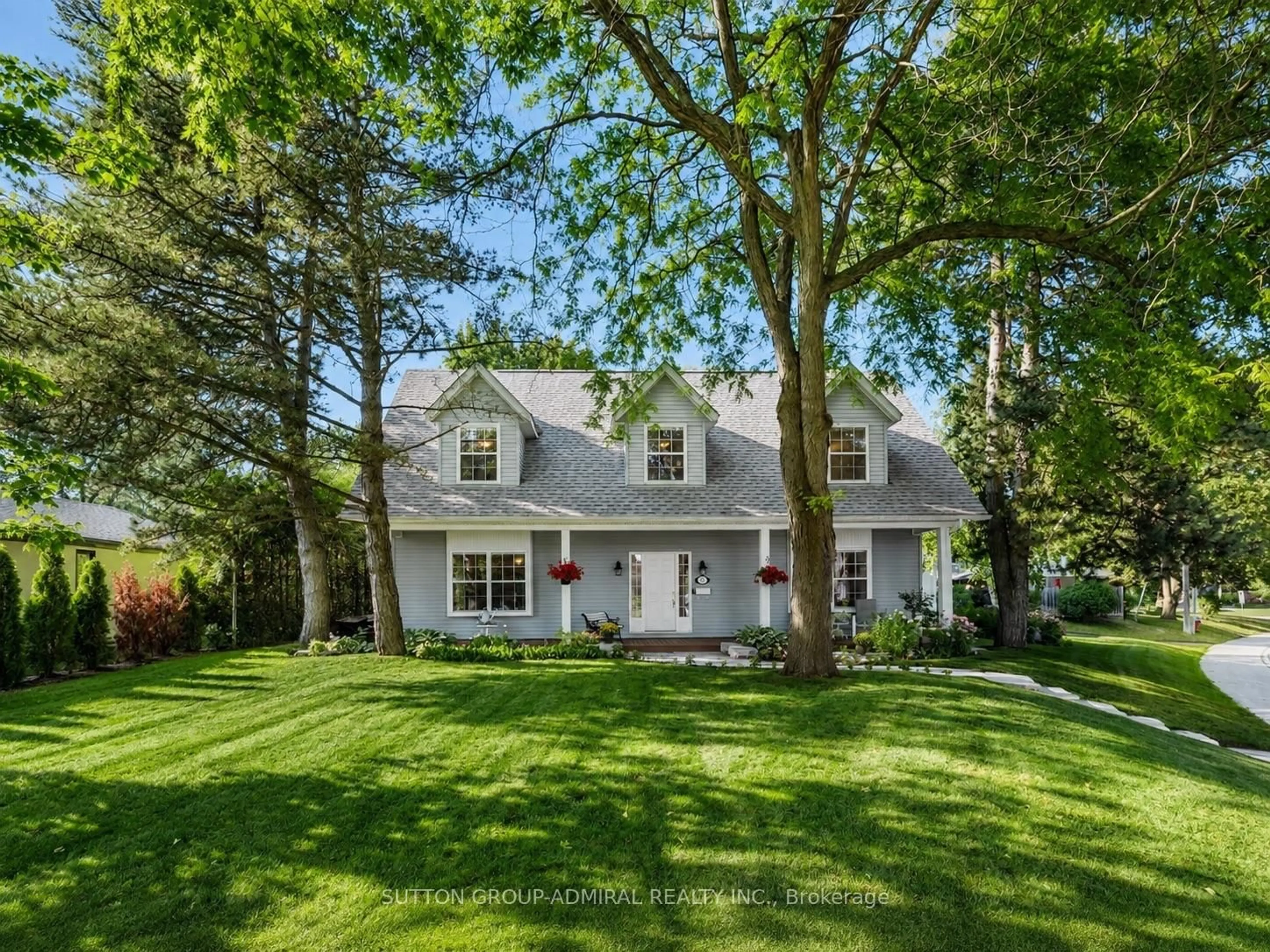 Home with vinyl exterior material, street for 54 Starlight Cres, Richmond Hill Ontario L4C 4X5