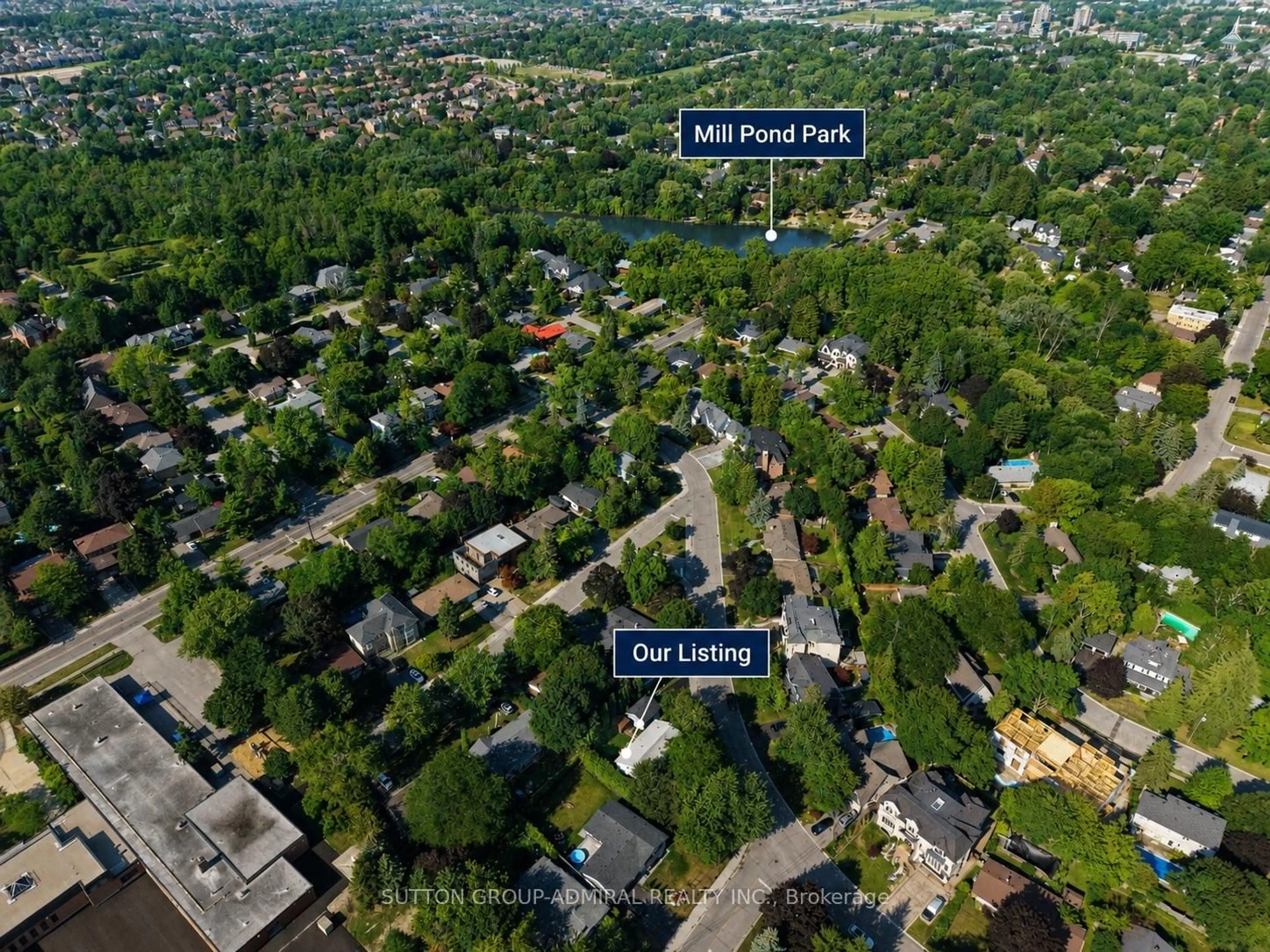 A pic from outside/outdoor area/front of a property/back of a property/a pic from drone, street for 54 Starlight Cres, Richmond Hill Ontario L4C 4X5