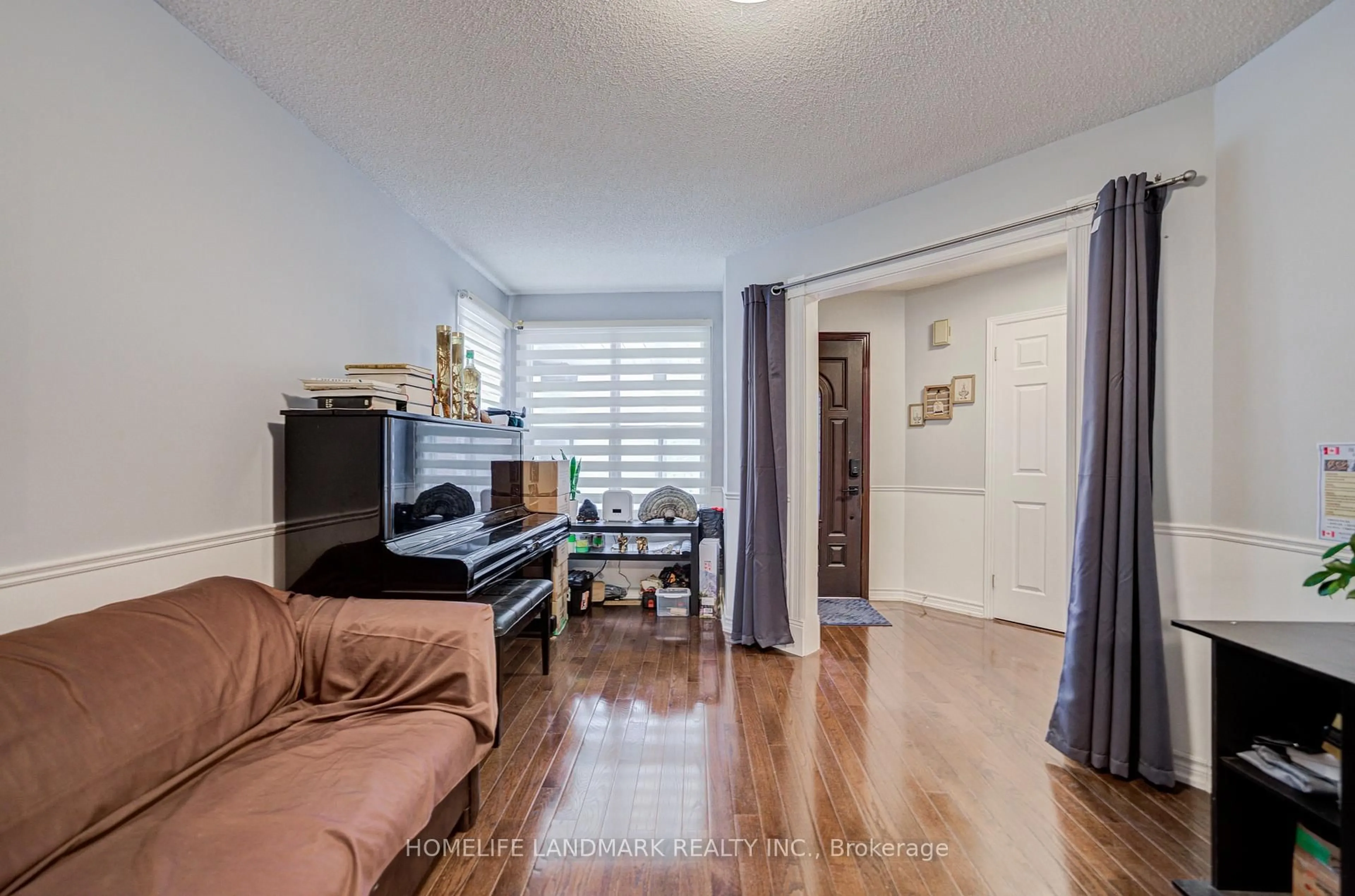 Living room with furniture, wood/laminate floor for 35 Royal Palm Dr, Vaughan Ontario L4J 5R4
