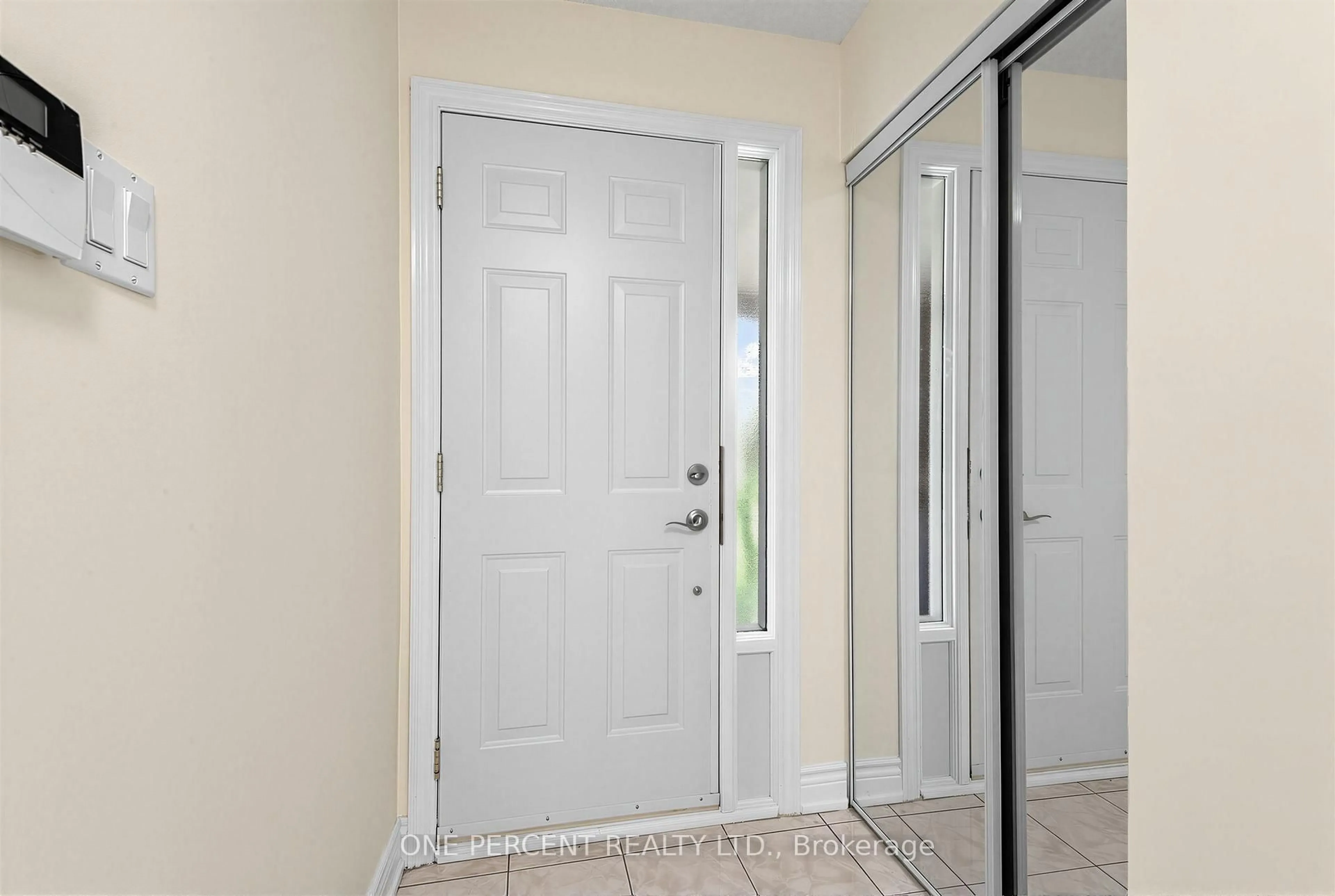 Indoor entryway for 12 Appleby Cres, Markham Ontario L3R 4L2