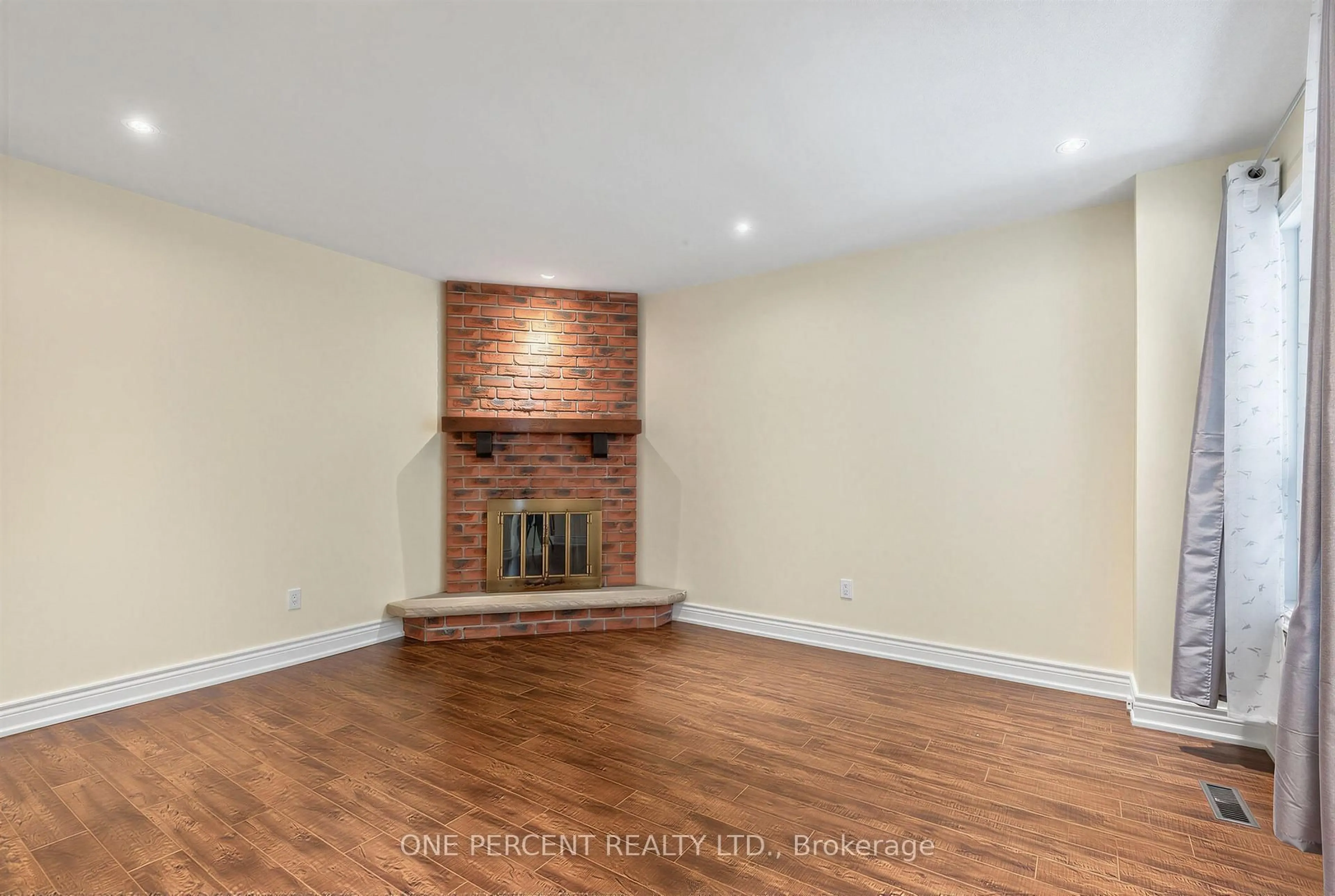 A pic of a room for 12 Appleby Cres, Markham Ontario L3R 4L2