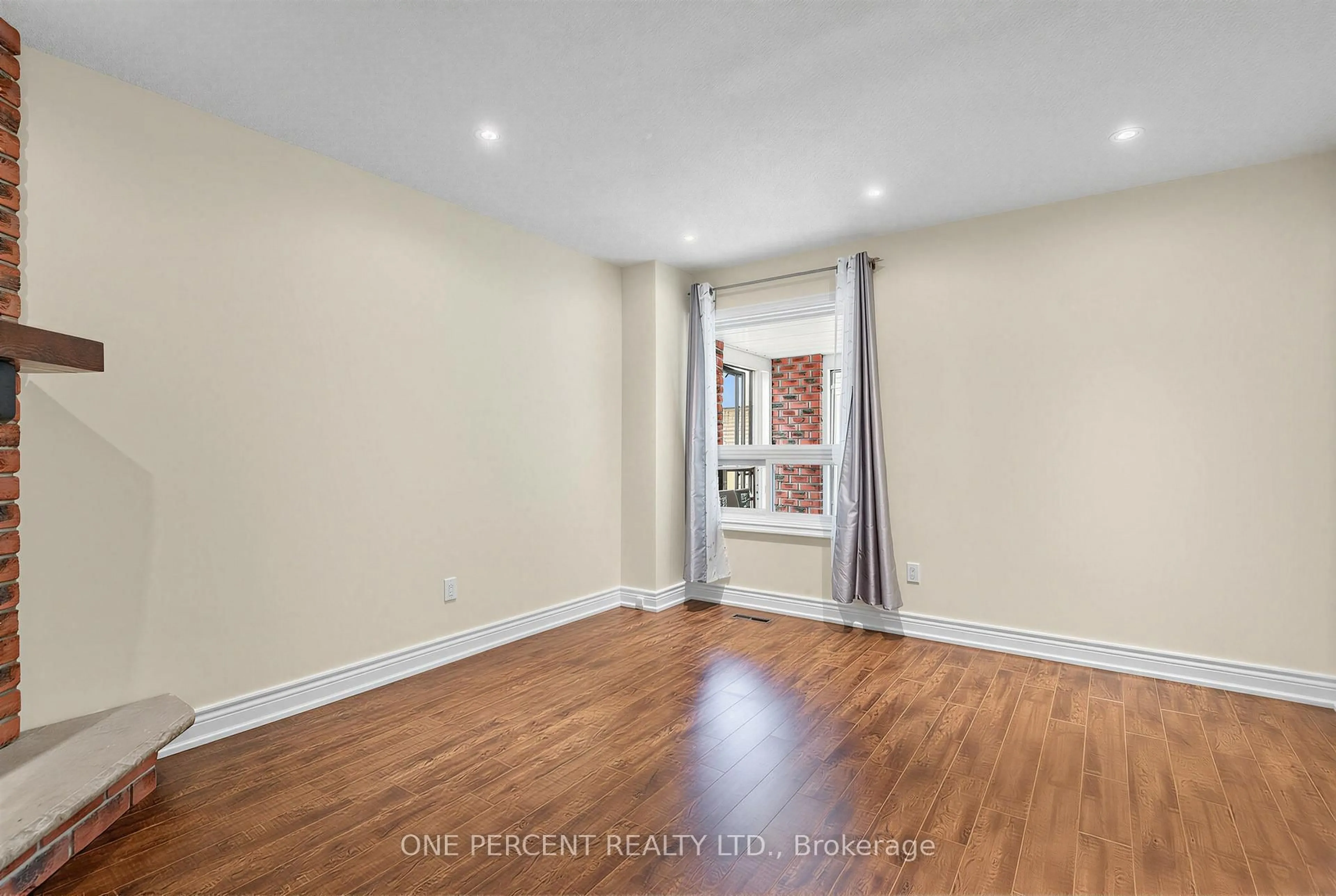 A pic of a room for 12 Appleby Cres, Markham Ontario L3R 4L2