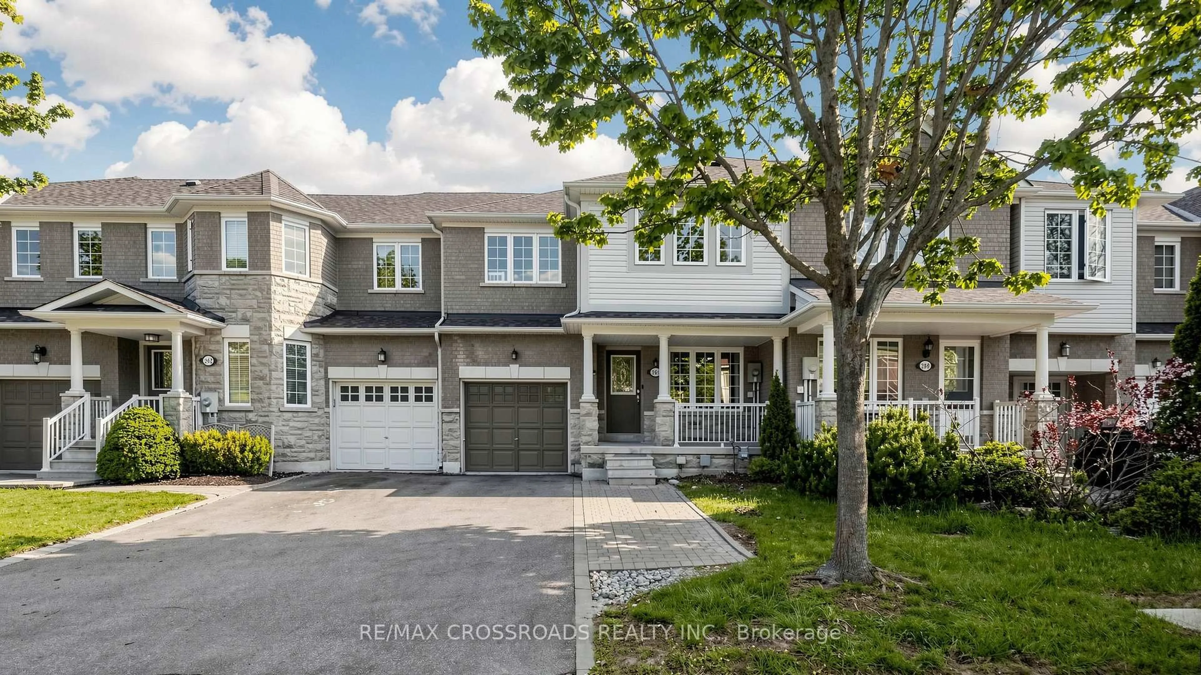 Home with brick exterior material, street for 264 Coachwhip Tr, Newmarket Ontario L3X 2Z6