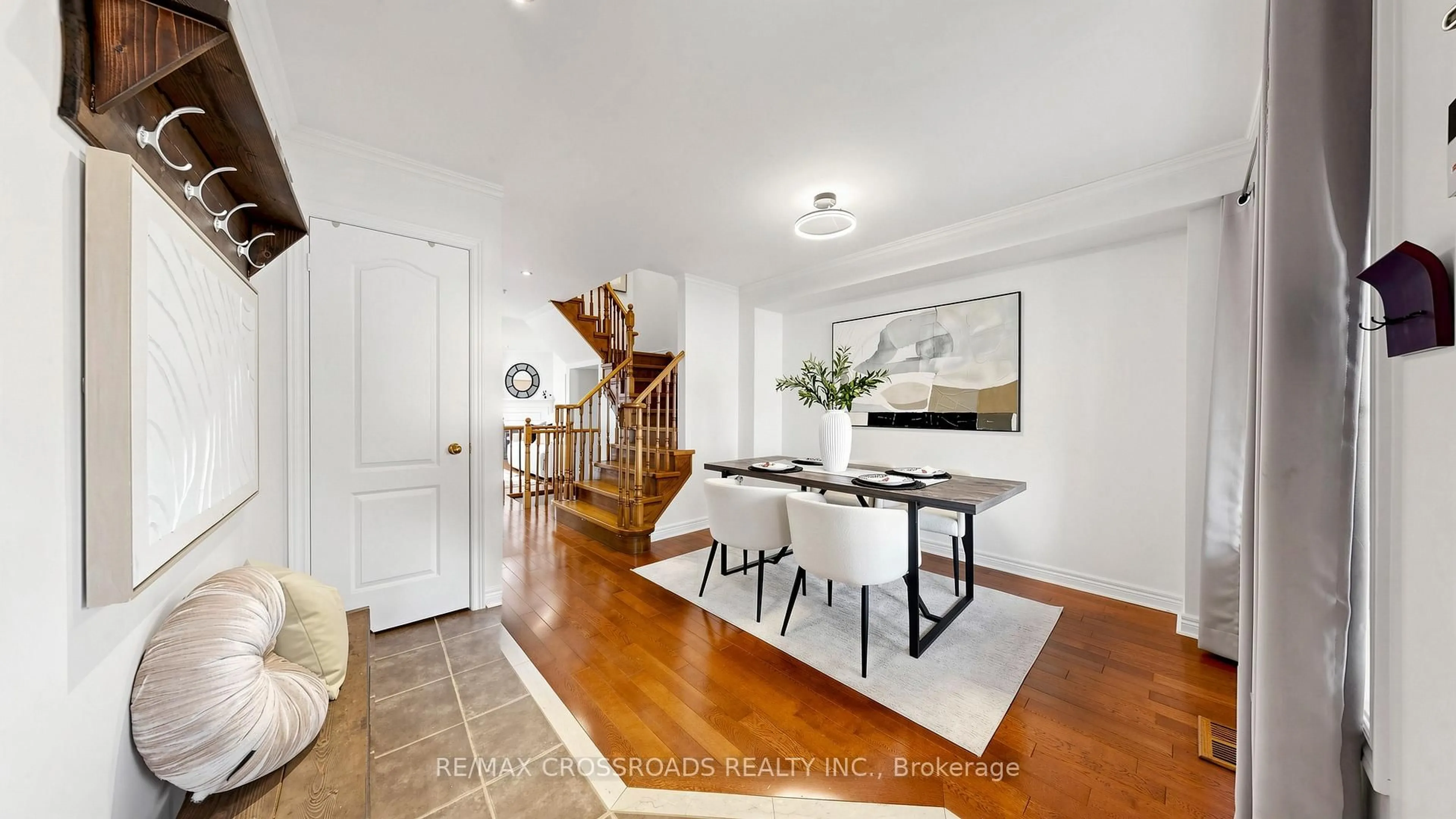 Dining room, wood/laminate floor for 264 Coachwhip Tr, Newmarket Ontario L3X 2Z6