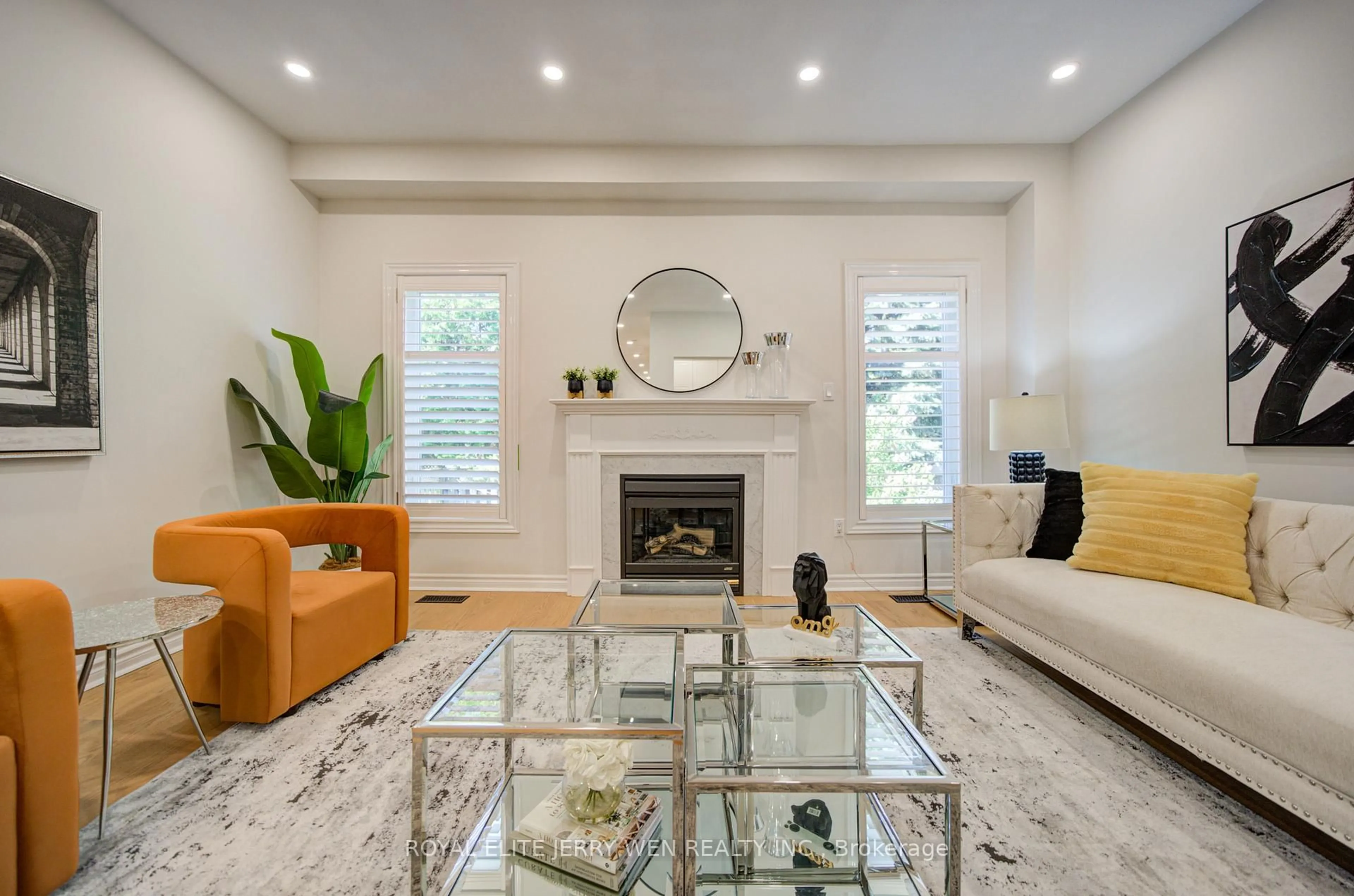 Living room with furniture, unknown for 140 Frank Endean Rd, Richmond Hill Ontario L4S 1S7