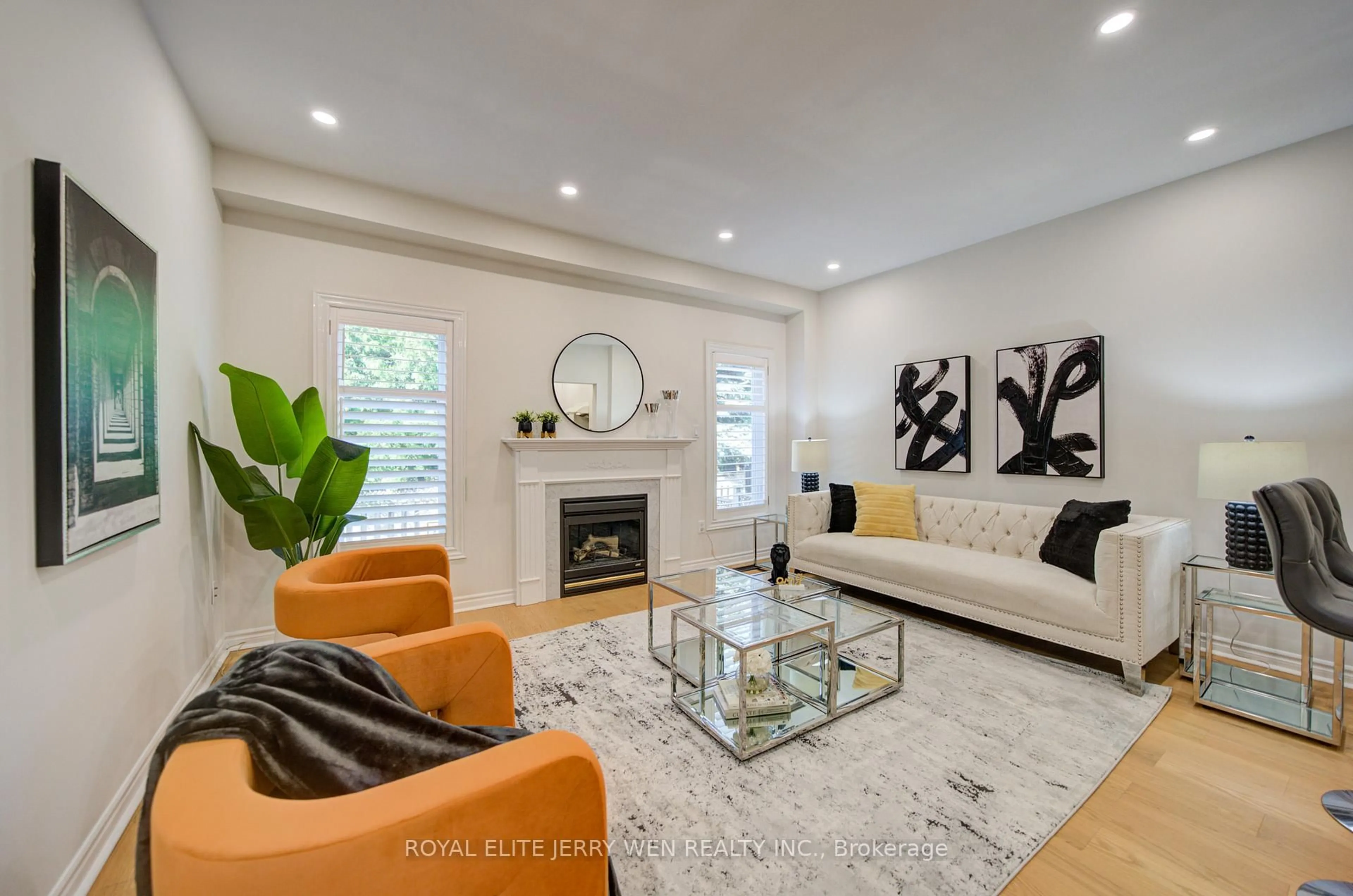 Living room with furniture, unknown for 140 Frank Endean Rd, Richmond Hill Ontario L4S 1S7