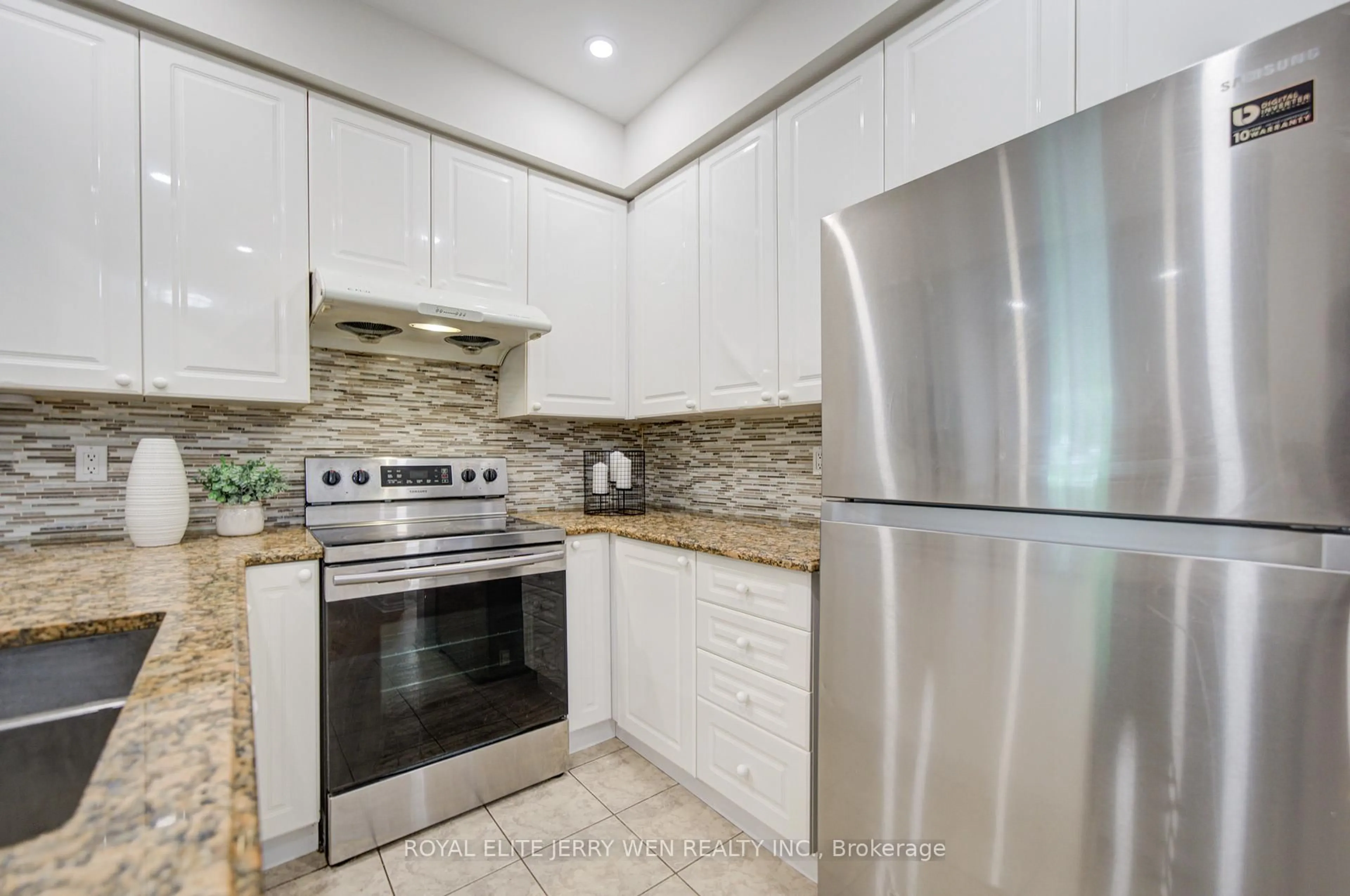 Standard kitchen, ceramic/tile floor for 140 Frank Endean Rd, Richmond Hill Ontario L4S 1S7