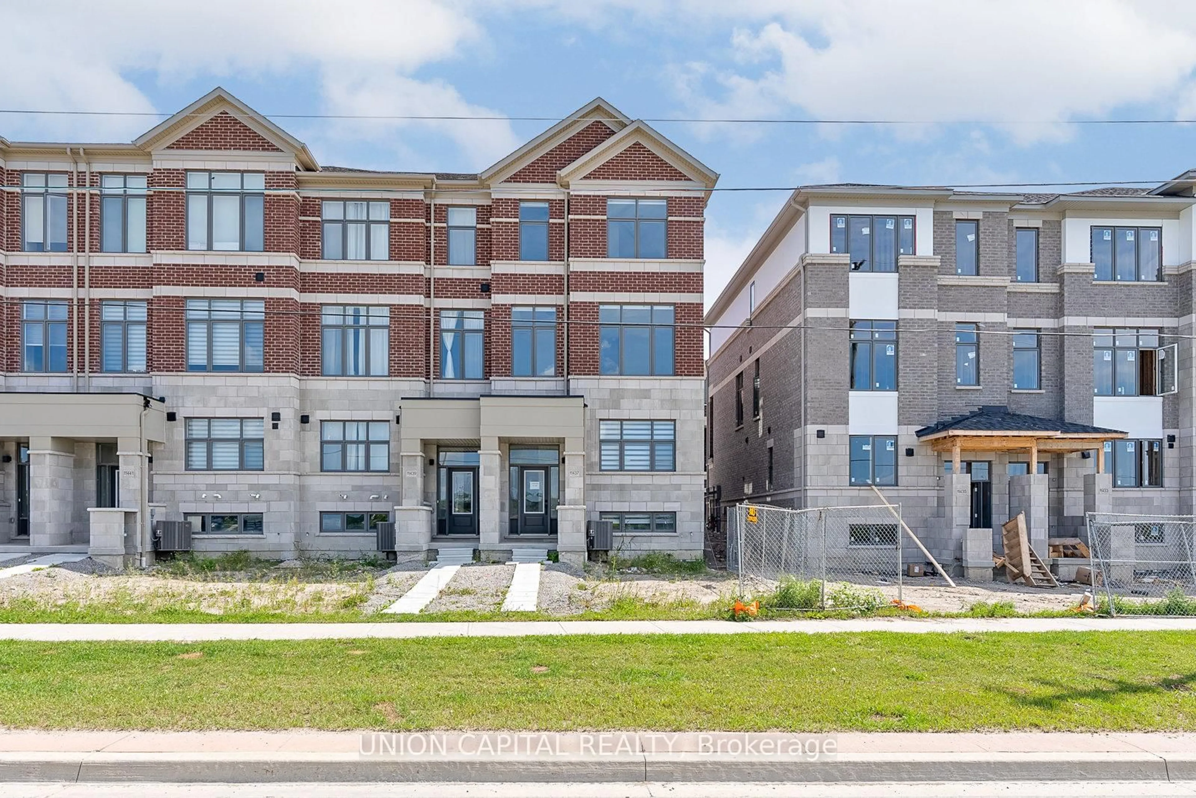 Home with brick exterior material, street for 11437 Leslie St, Richmond Hill Ontario L4S 0N7