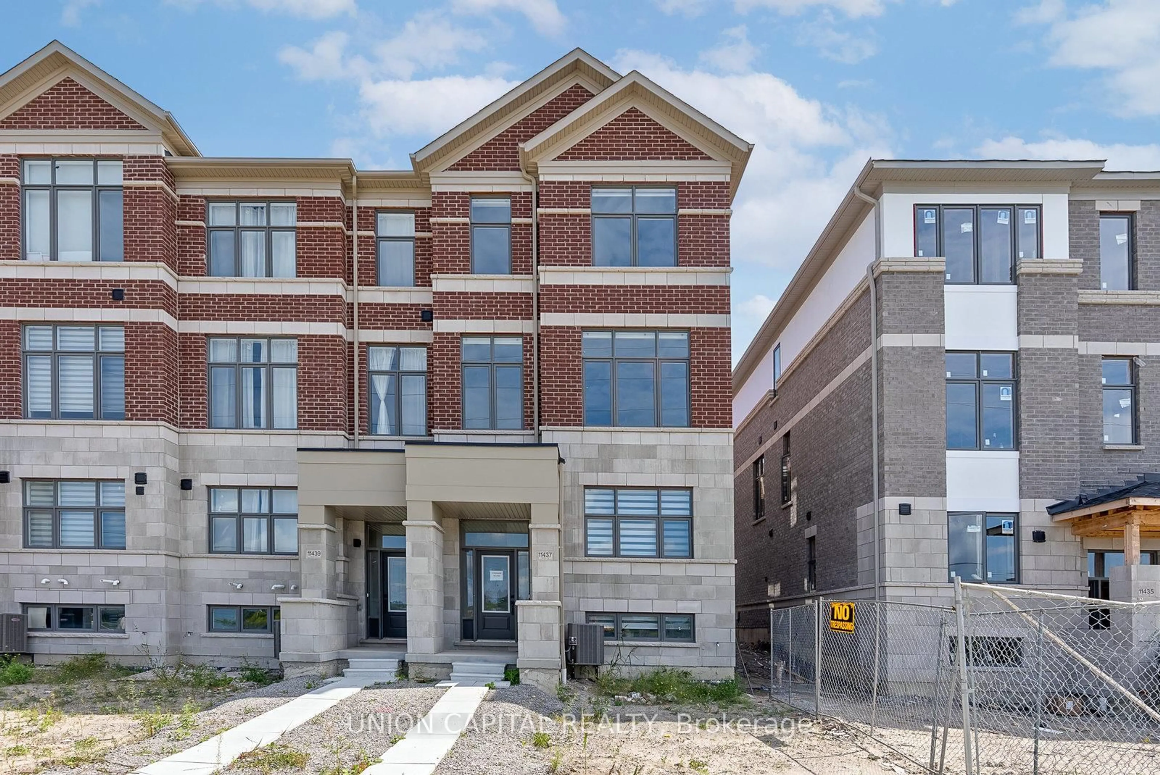 Home with brick exterior material, street for 11437 Leslie St, Richmond Hill Ontario L4S 0N7