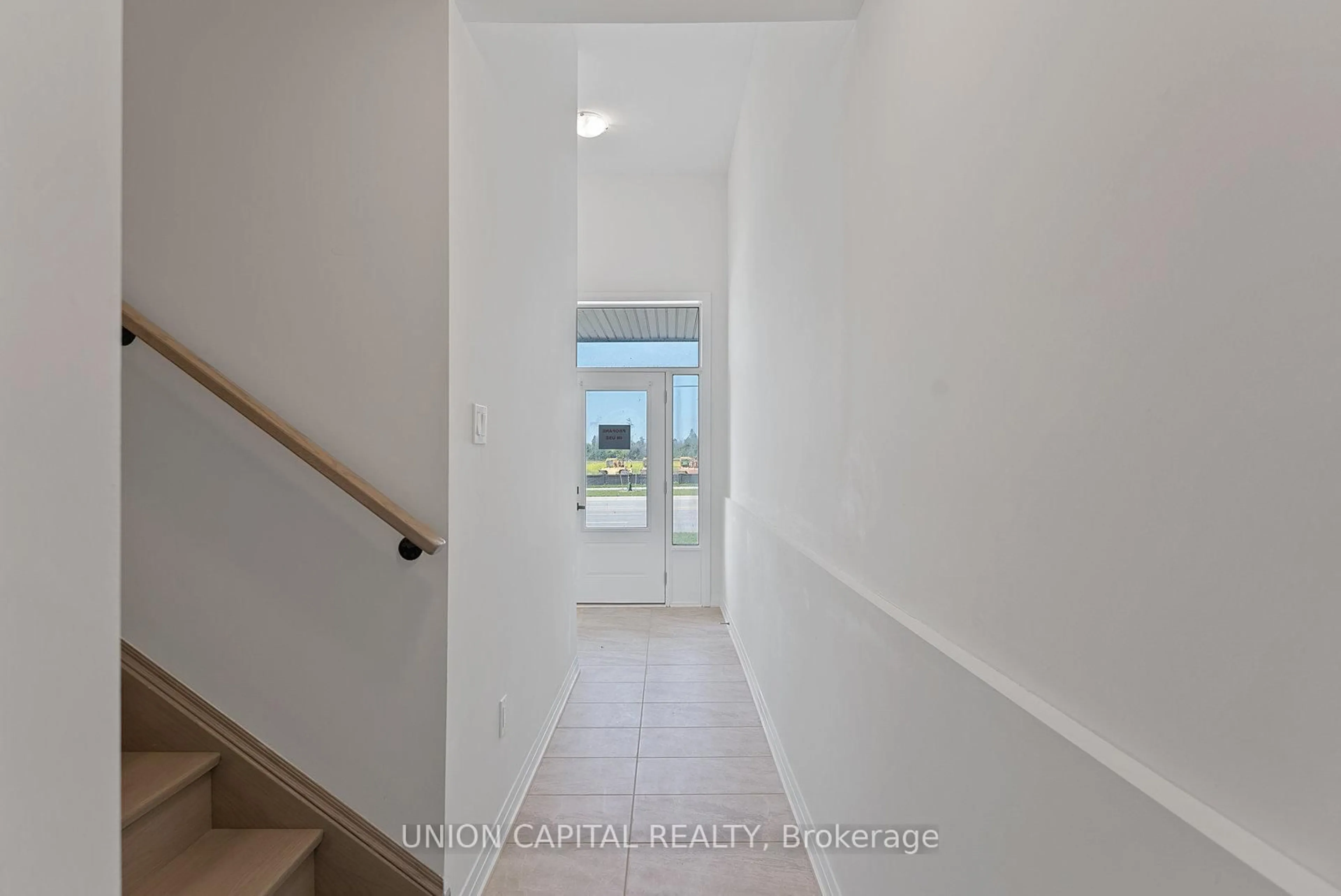 Indoor entryway for 11437 Leslie St, Richmond Hill Ontario L4S 0N7