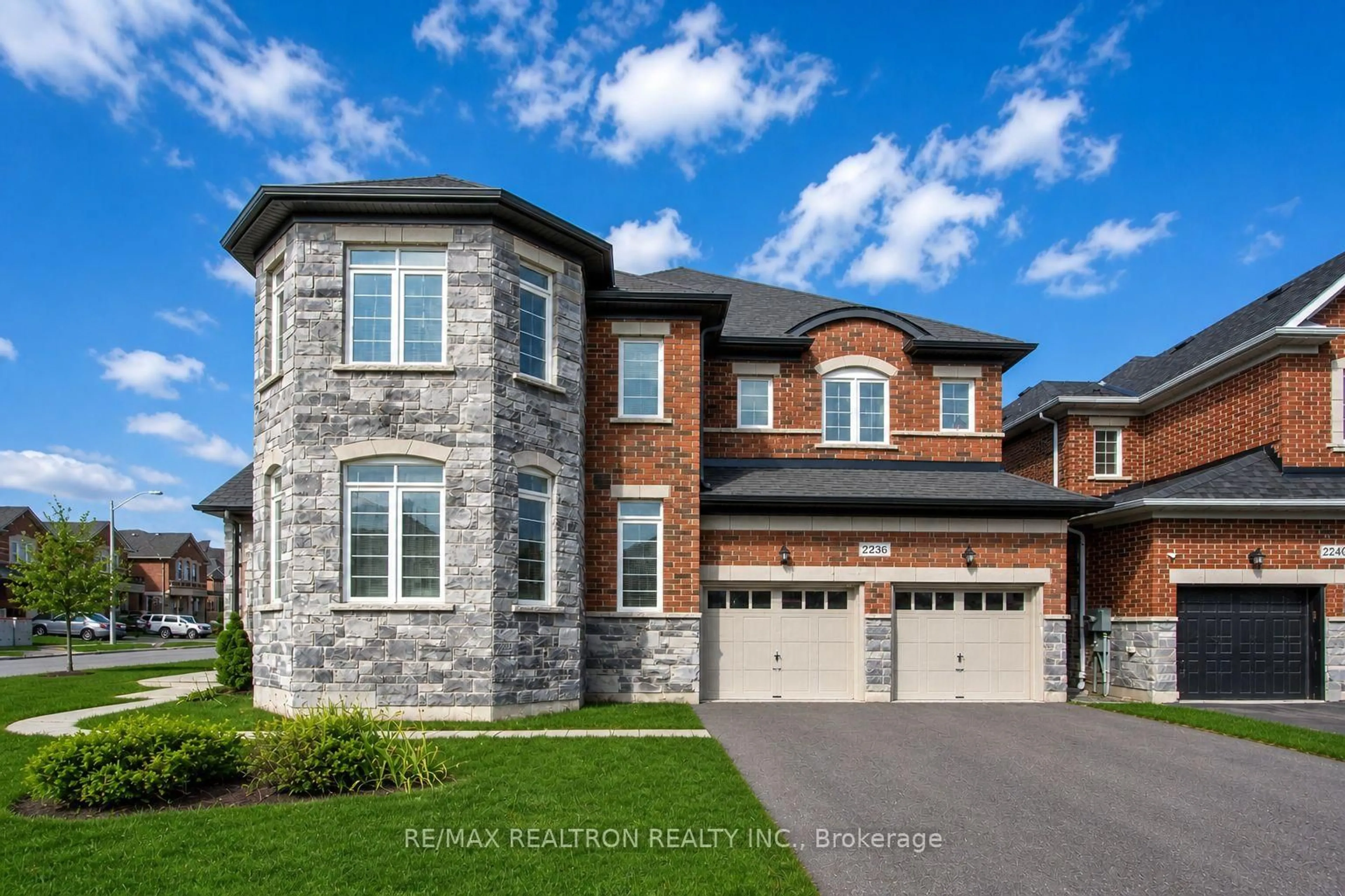 Home with brick exterior material, street for 2236 Lozenby St, Innisfil Ontario L9S 0M8