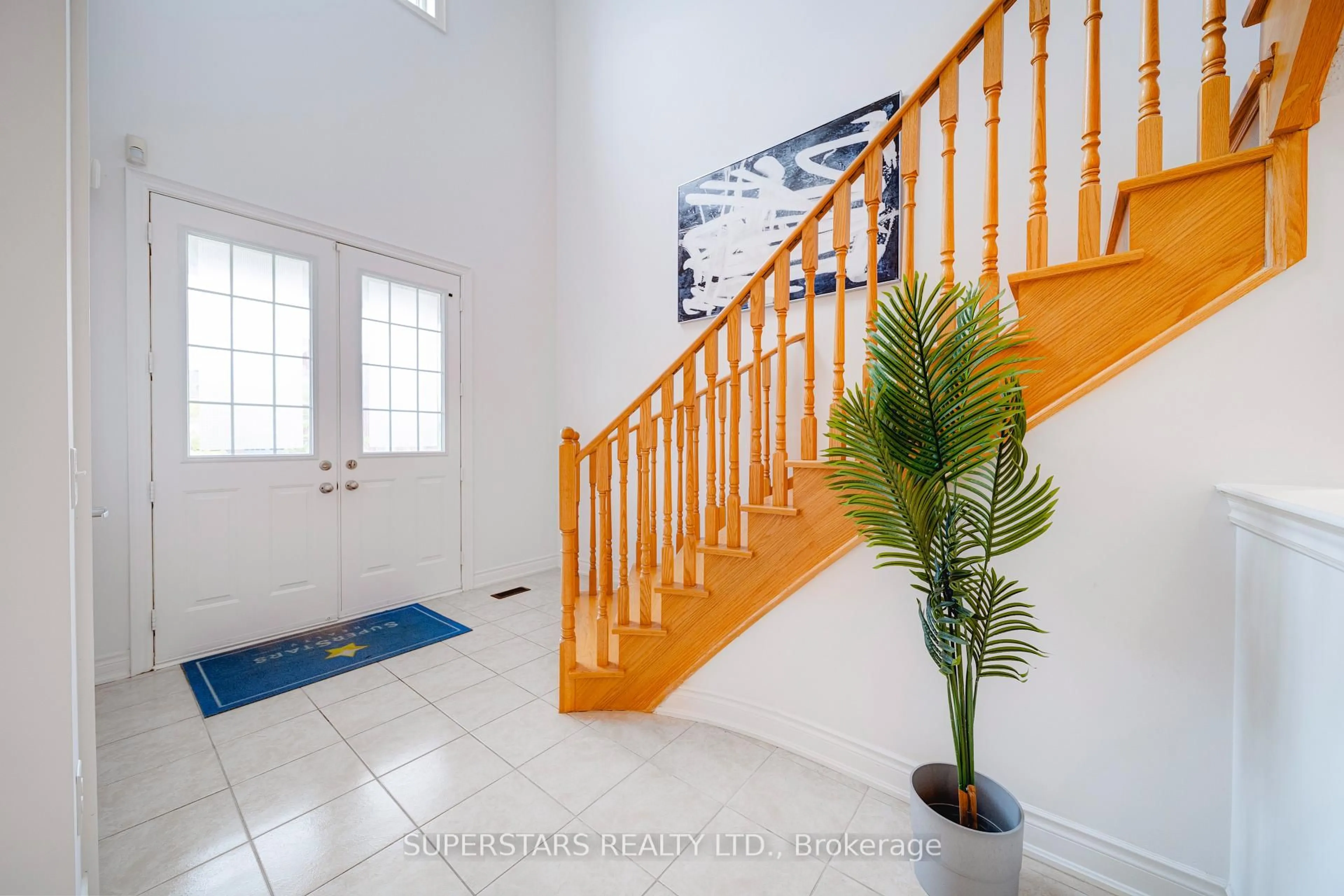 Indoor foyer for 6 Temple Ave, East Gwillimbury Ontario L9N 0P2