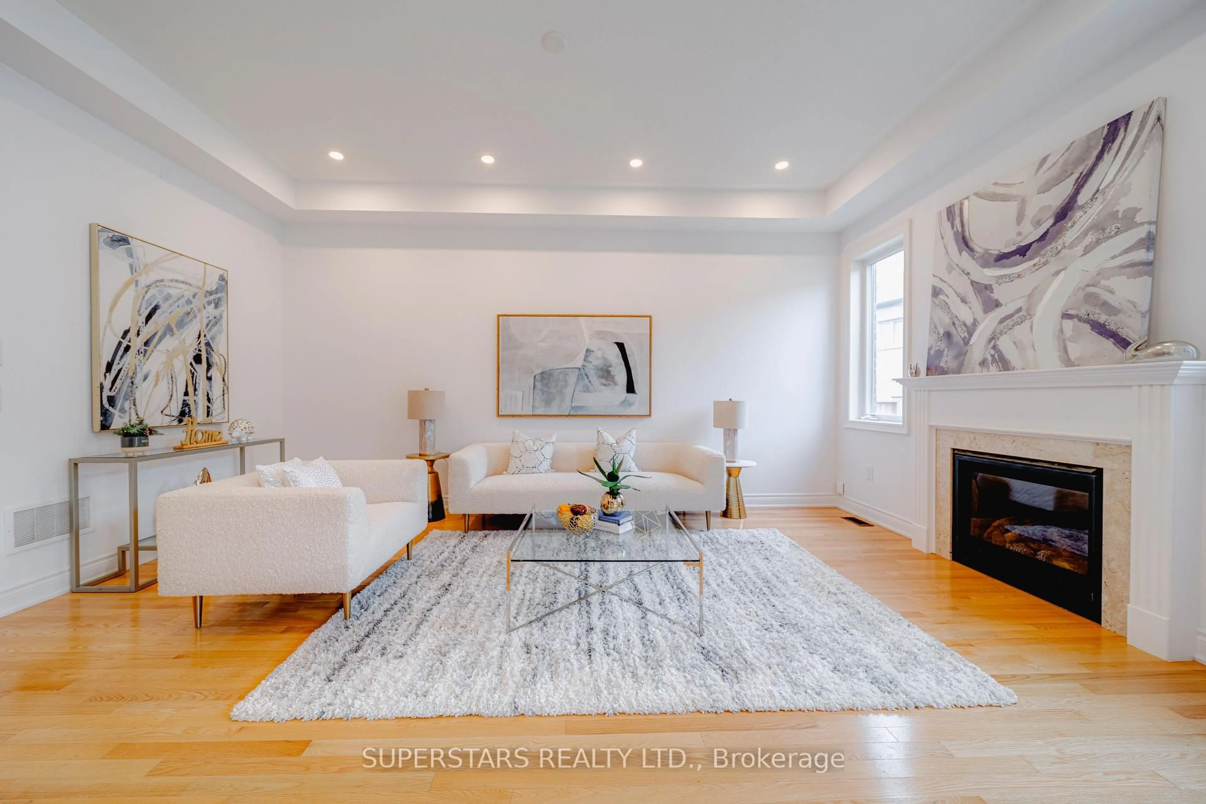 Living room with furniture, unknown for 6 Temple Ave, East Gwillimbury Ontario L9N 0P2