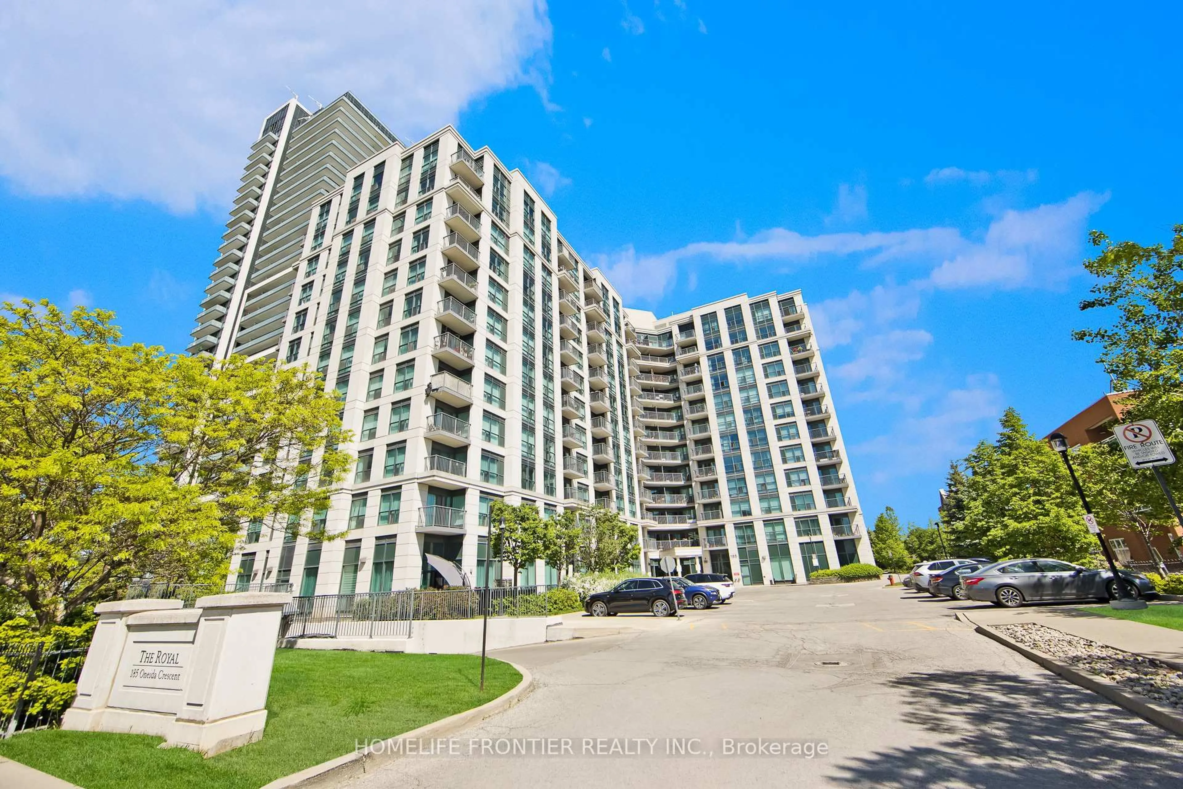 A pic from outside/outdoor area/front of a property/back of a property/a pic from drone, unknown for 185 Oneida Cres #1117, Richmond Hill Ontario L4B 0B1