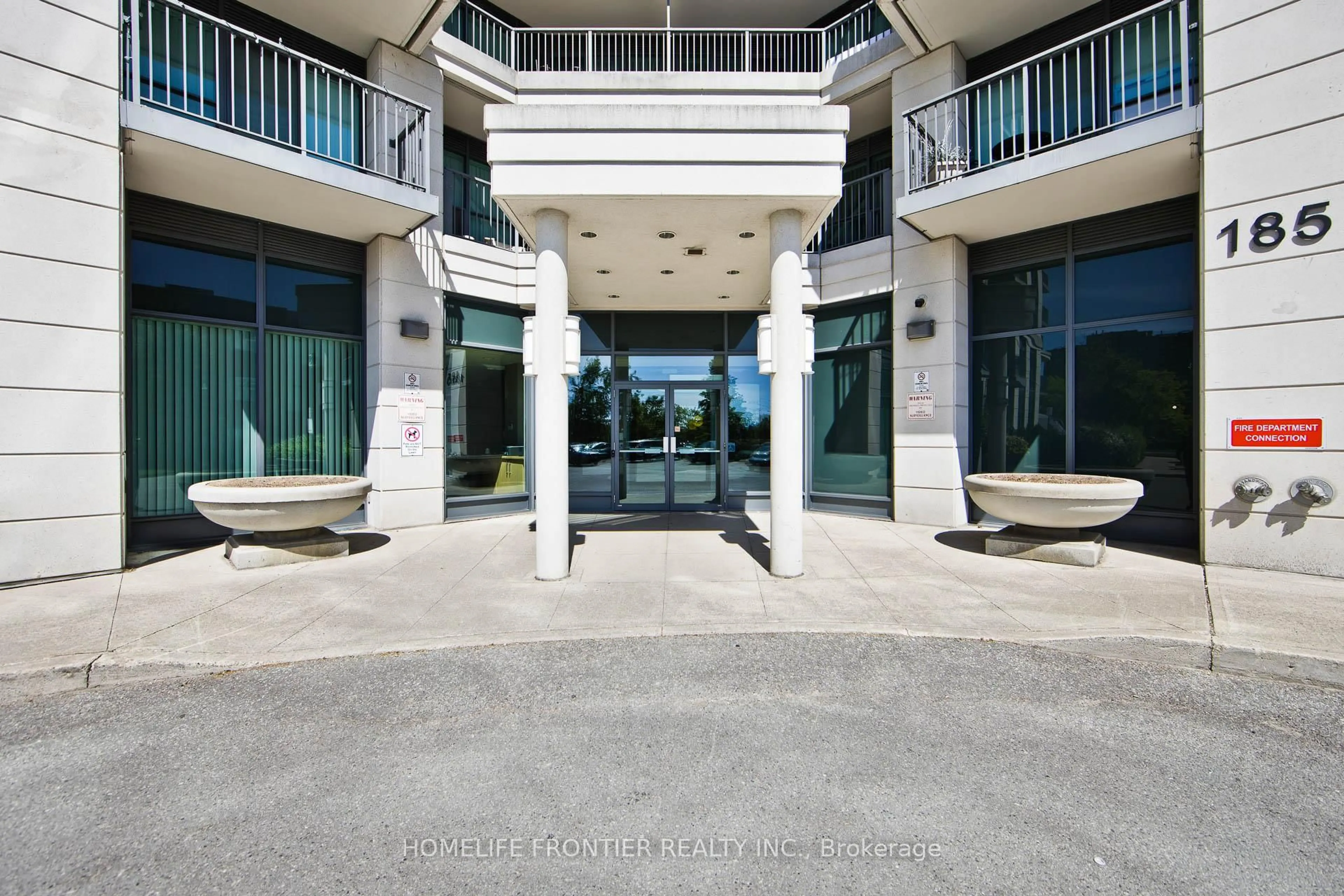 Indoor foyer for 185 Oneida Cres #1117, Richmond Hill Ontario L4B 0B1