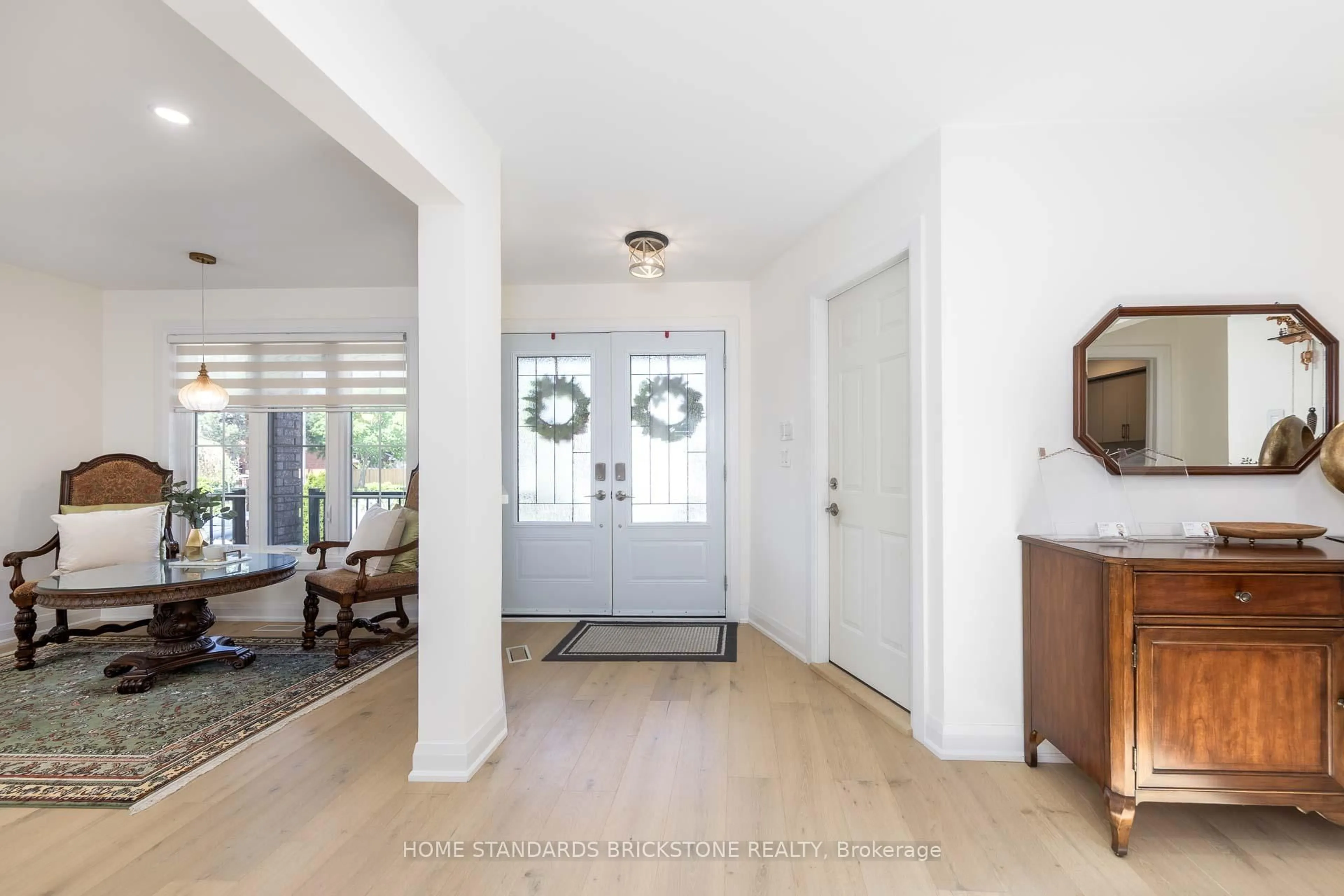 Indoor entryway for 139 Pinewood Dr, Vaughan Ontario L4J 5P7