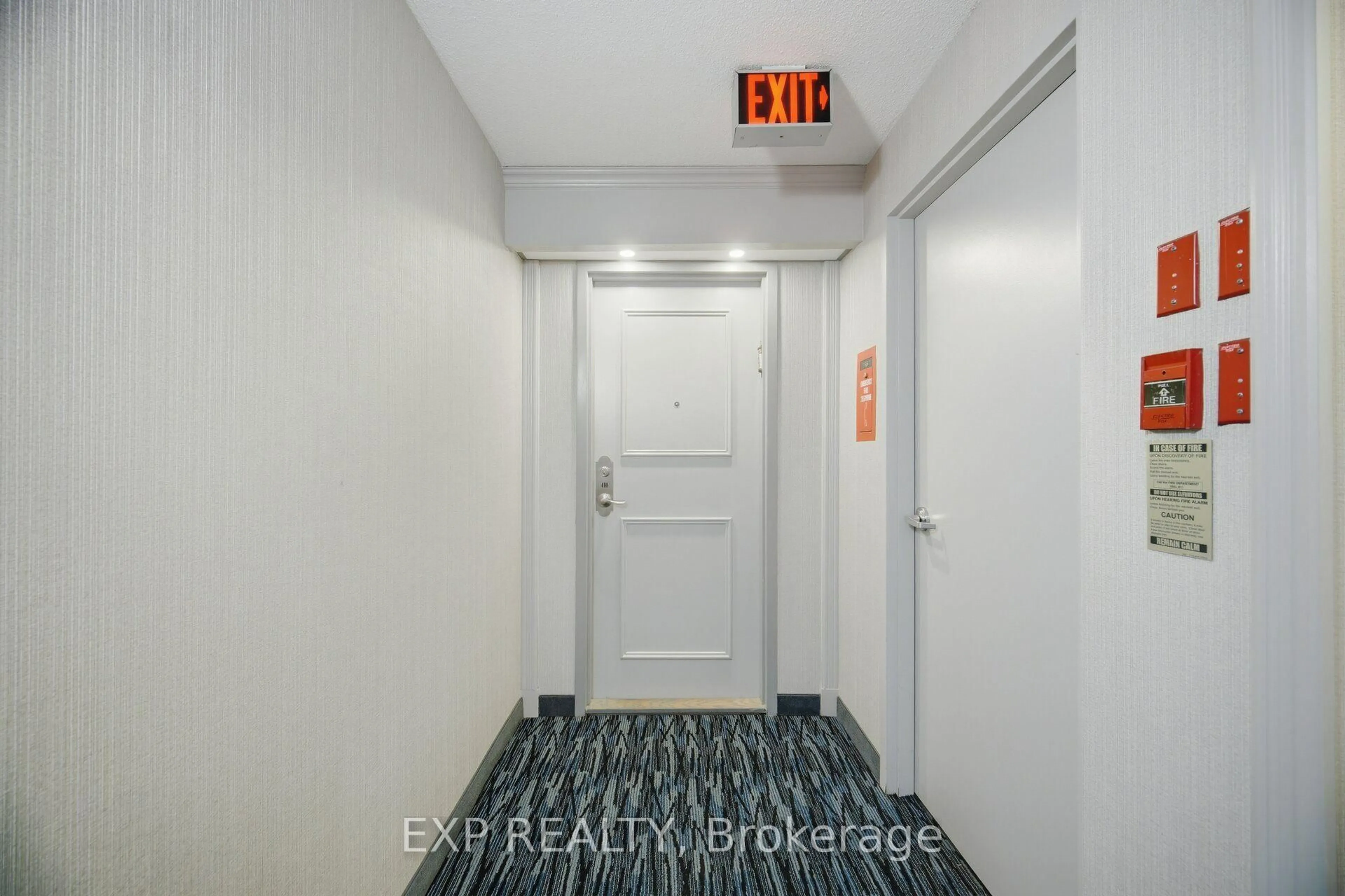 Indoor foyer for 7440 Bathurst St #410, Vaughan Ontario L4J 7K8
