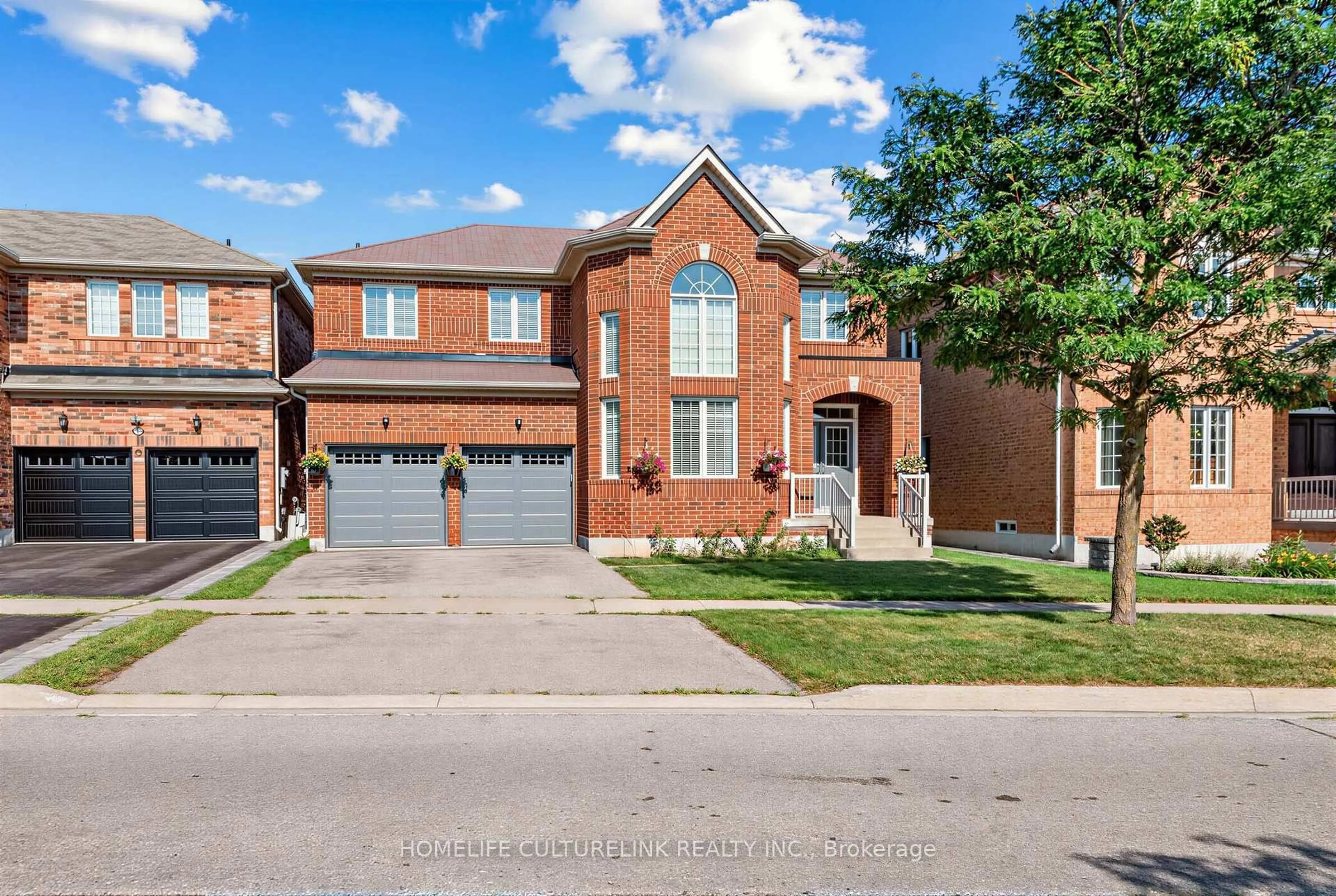 Home with brick exterior material, street for 93 Greenwood Rd, Whitchurch-Stouffville Ontario L4A 0N8