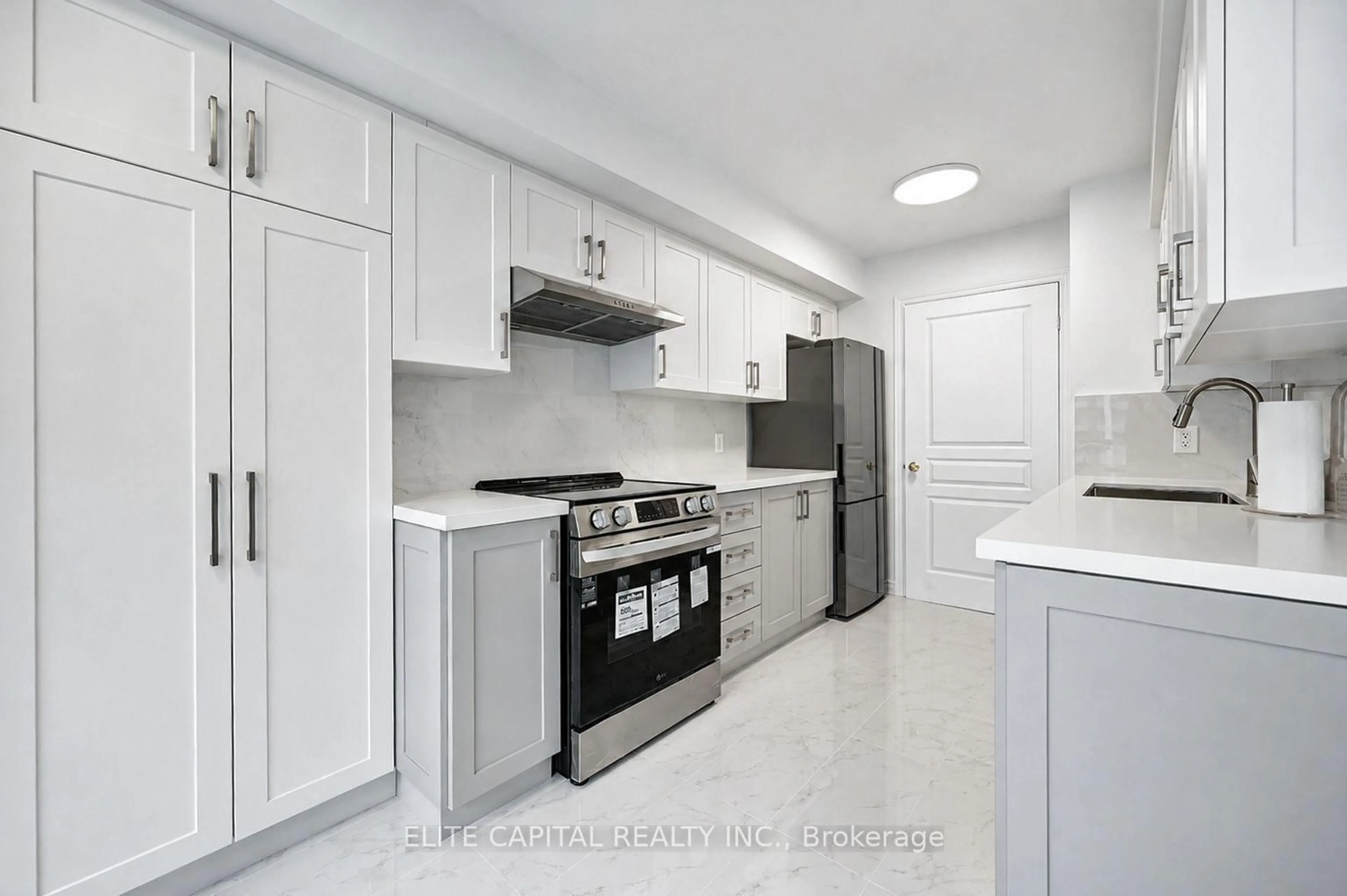 Standard kitchen, ceramic/tile floor for 9015 Leslie St #616, Richmond Hill Ontario L4B 4J8
