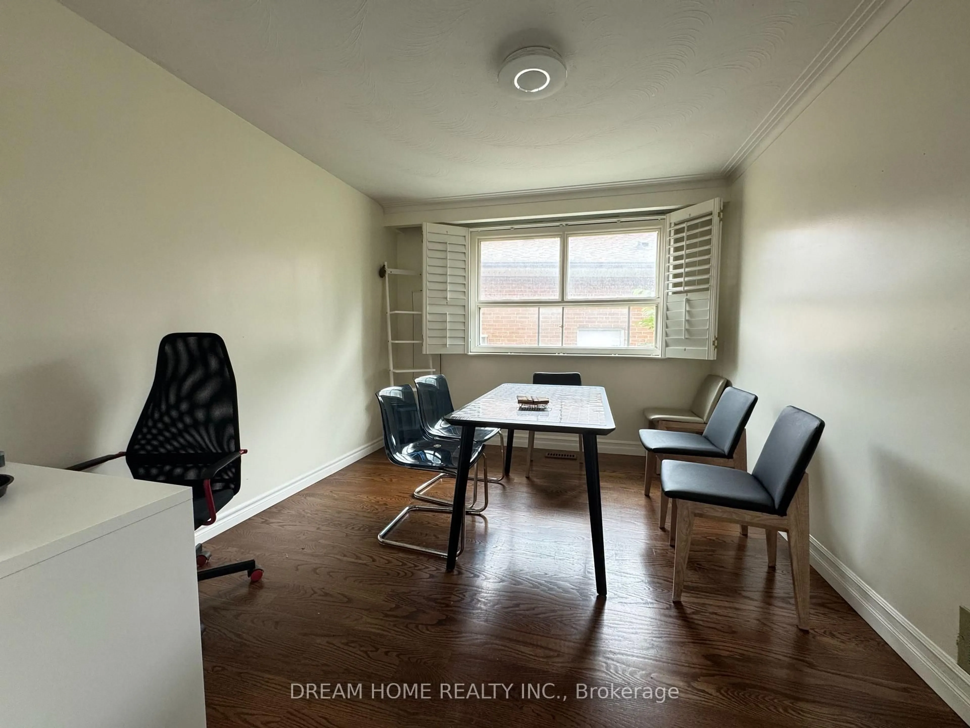 A pic of a room for 31 Markhaven Rd, Markham Ontario L3R 1T8