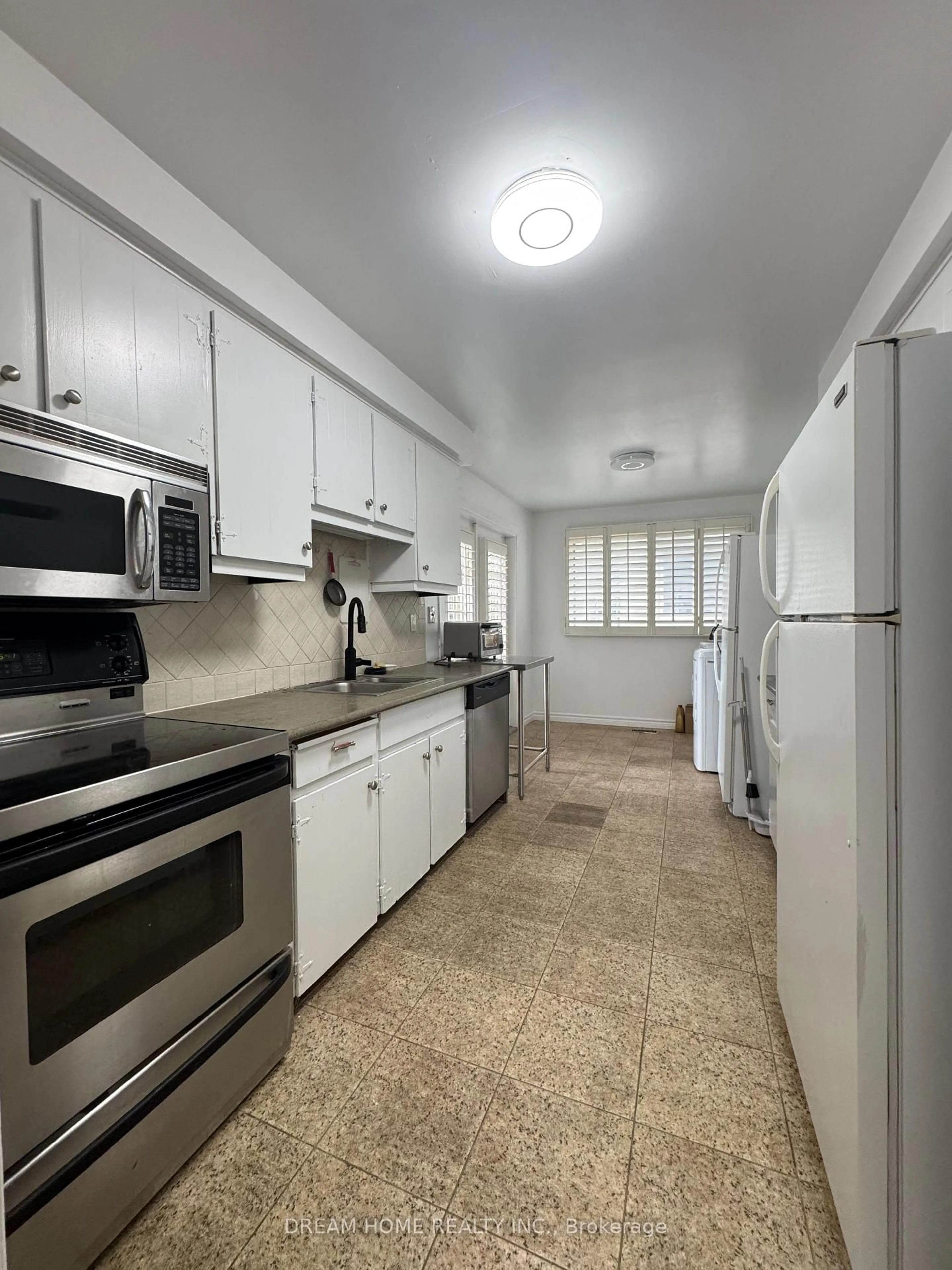 Standard kitchen, unknown for 31 Markhaven Rd, Markham Ontario L3R 1T8