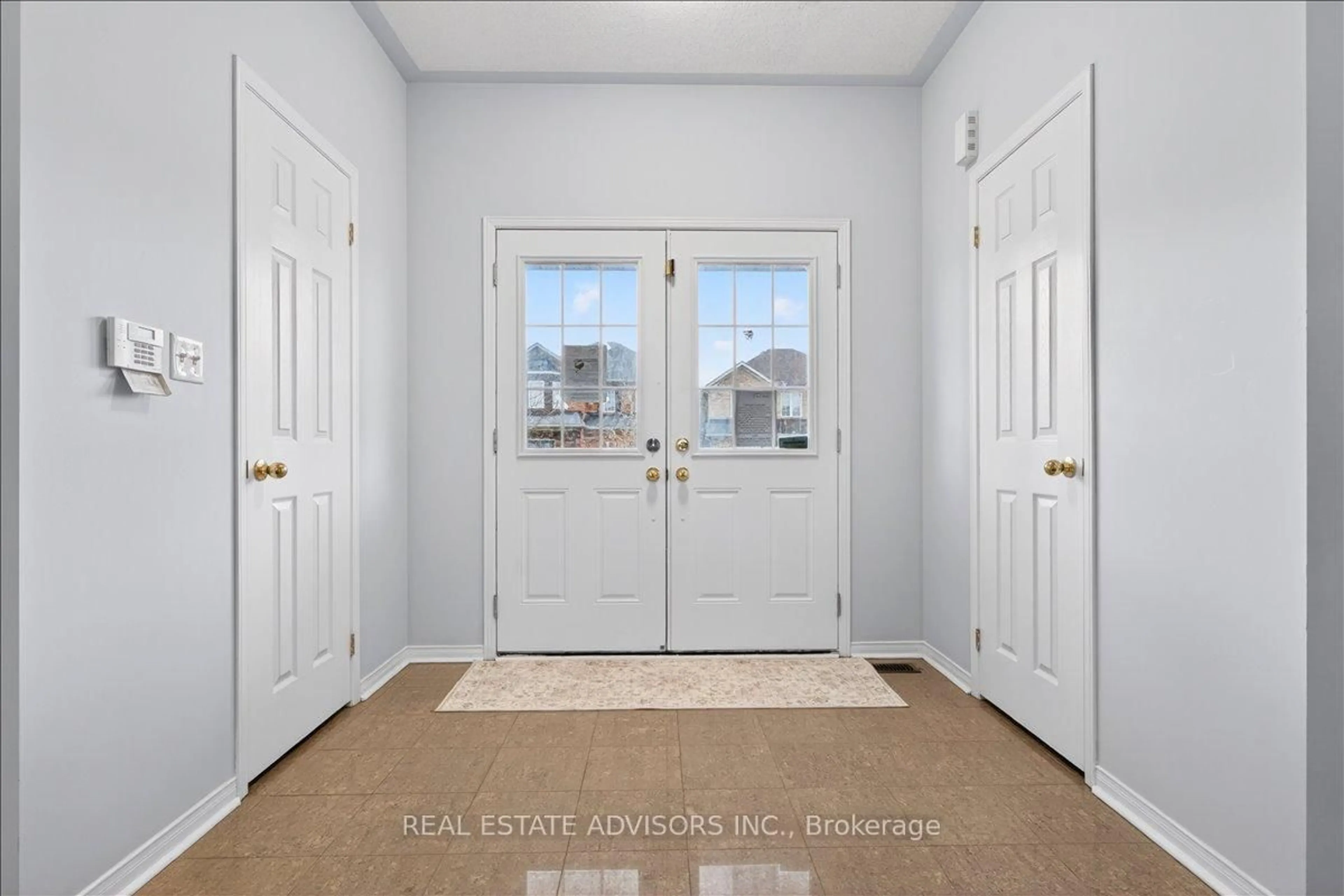 Indoor entryway for 556 Forsyth Farm Dr, Whitchurch-Stouffville Ontario L4A 0N3