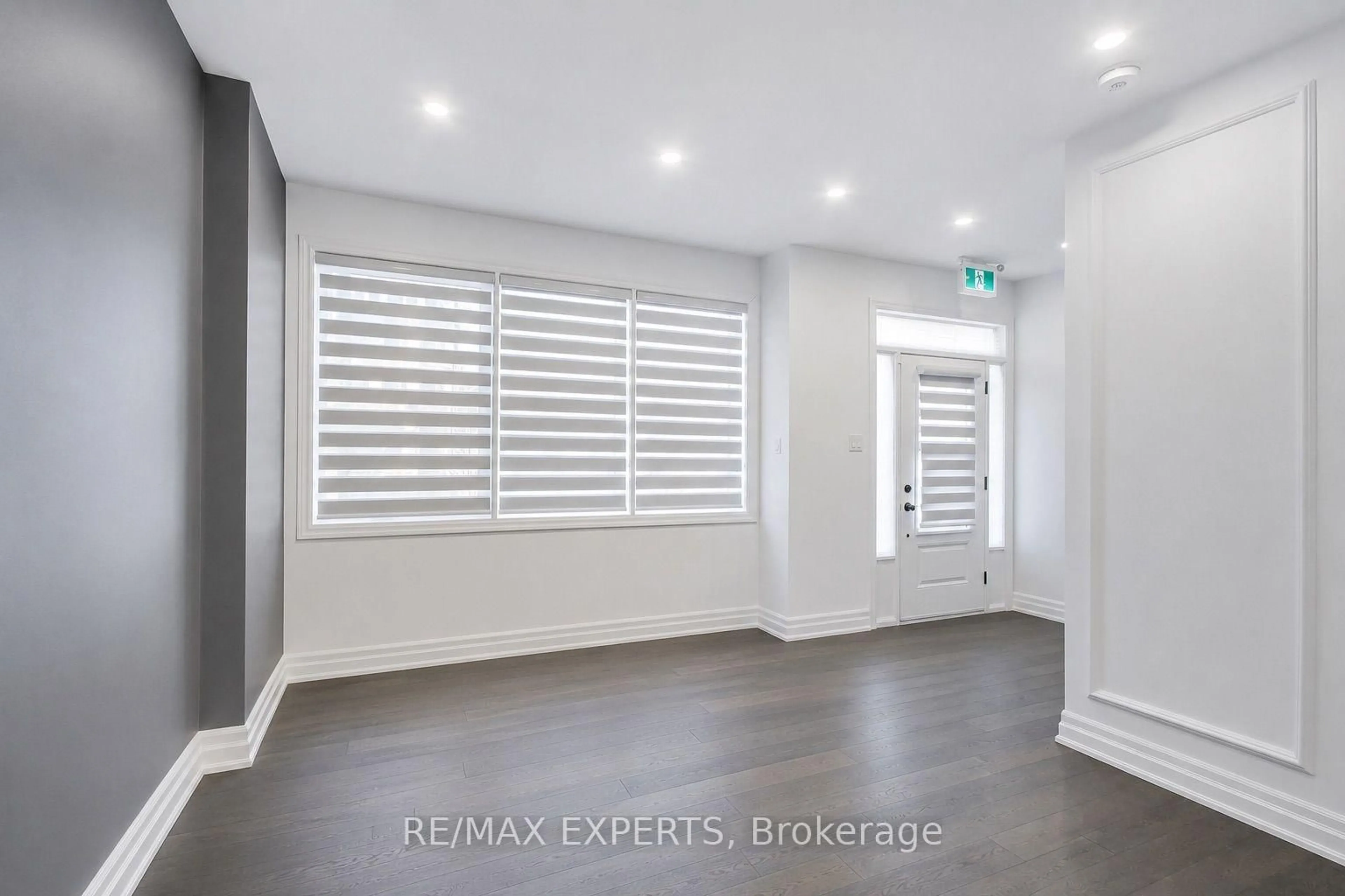 Indoor foyer for 2285 Major Mackenzie Dr, Vaughan Ontario L6A 5A8