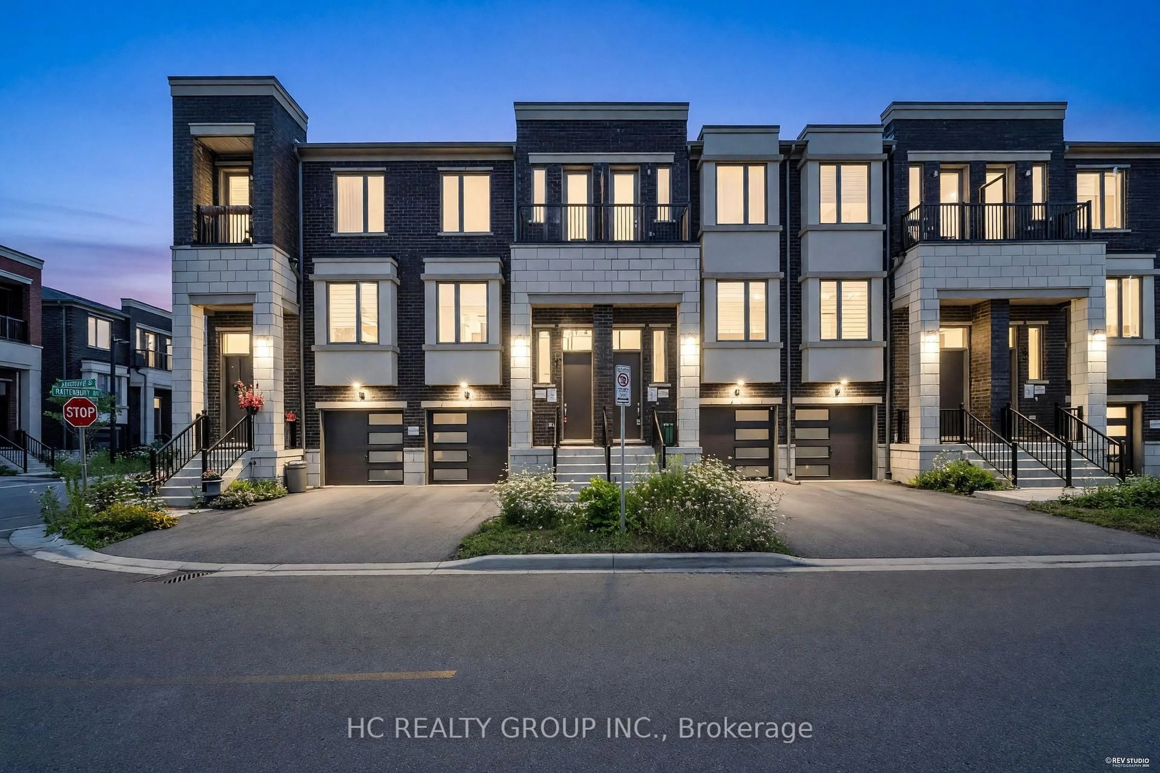 A pic from outside/outdoor area/front of a property/back of a property/a pic from drone, unknown for 5 Aberfoyle St, Vaughan Ontario L6A 5C5