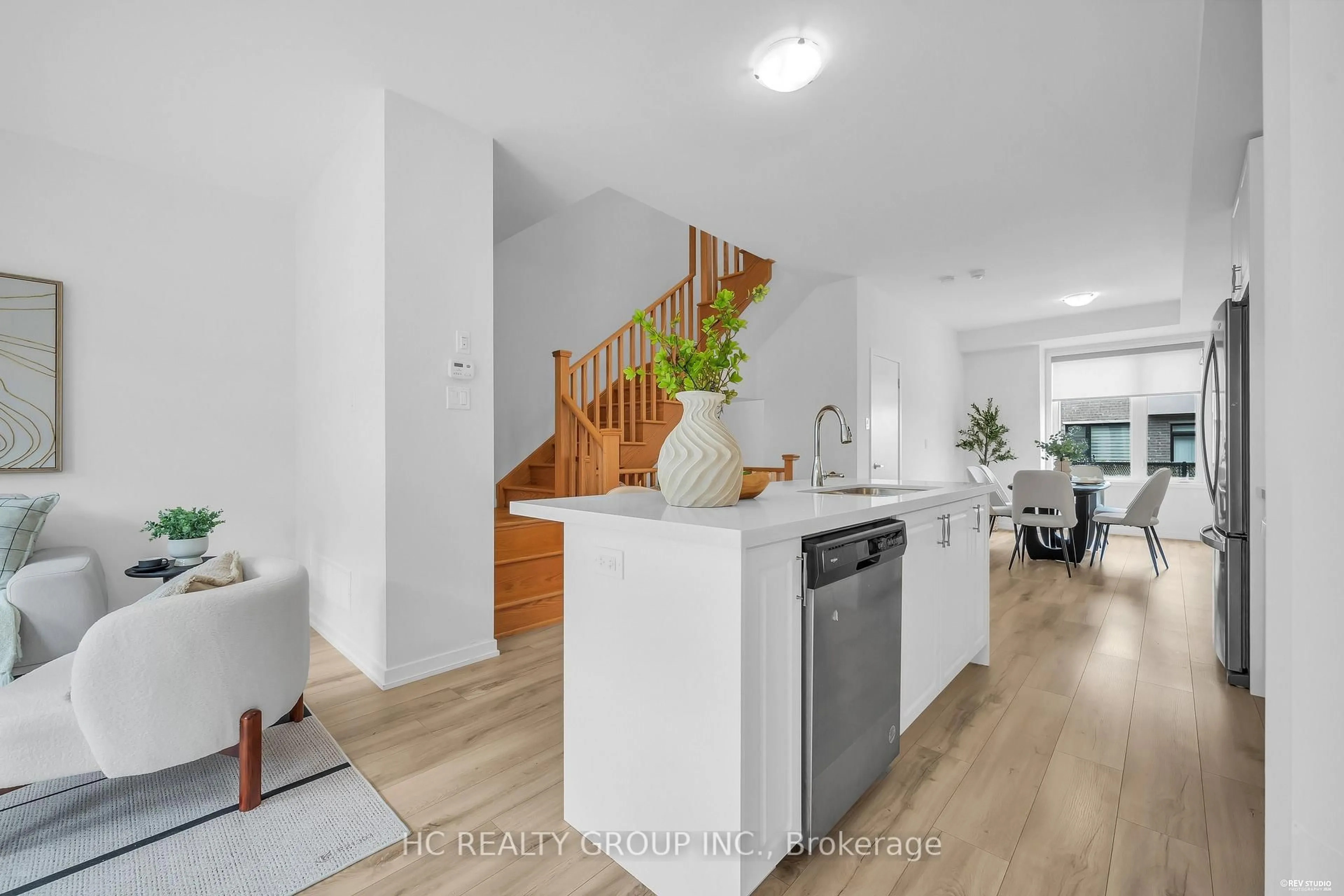 Open concept kitchen, unknown for 5 Aberfoyle St, Vaughan Ontario L6A 5C5