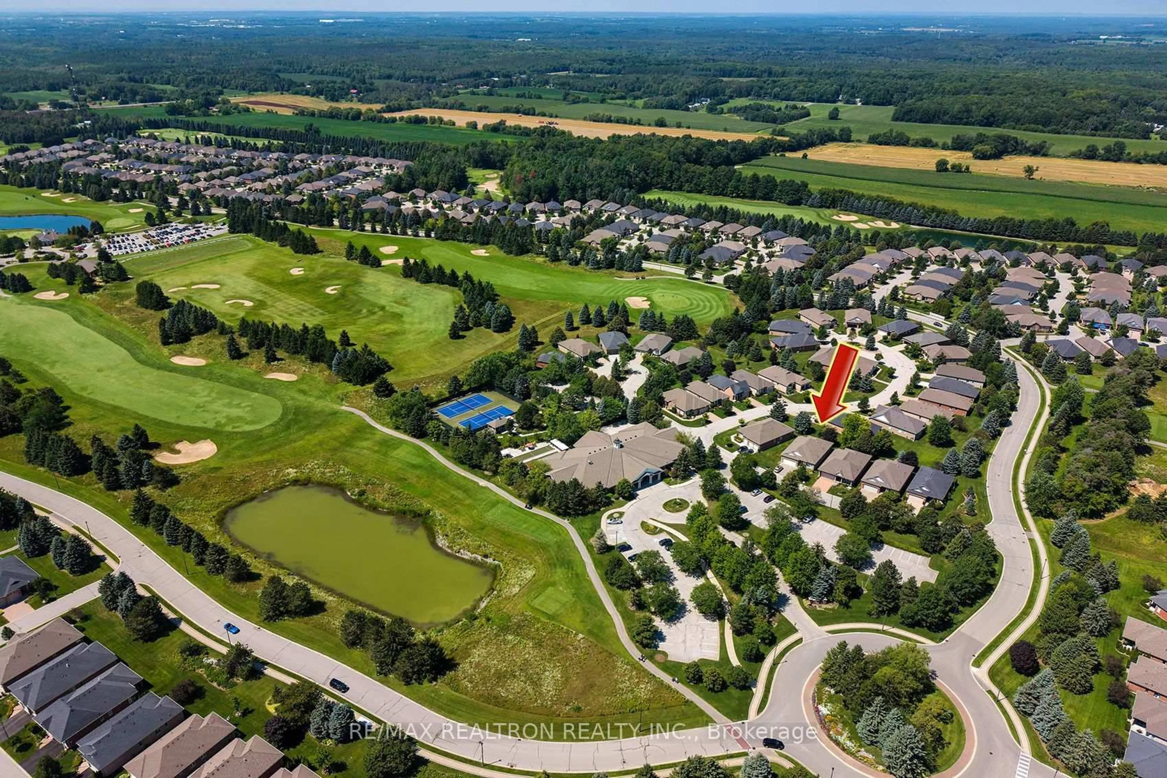 A pic from outside/outdoor area/front of a property/back of a property/a pic from drone, unknown for 14 Hagen Hollow, Whitchurch-Stouffville Ontario L4A 1N3