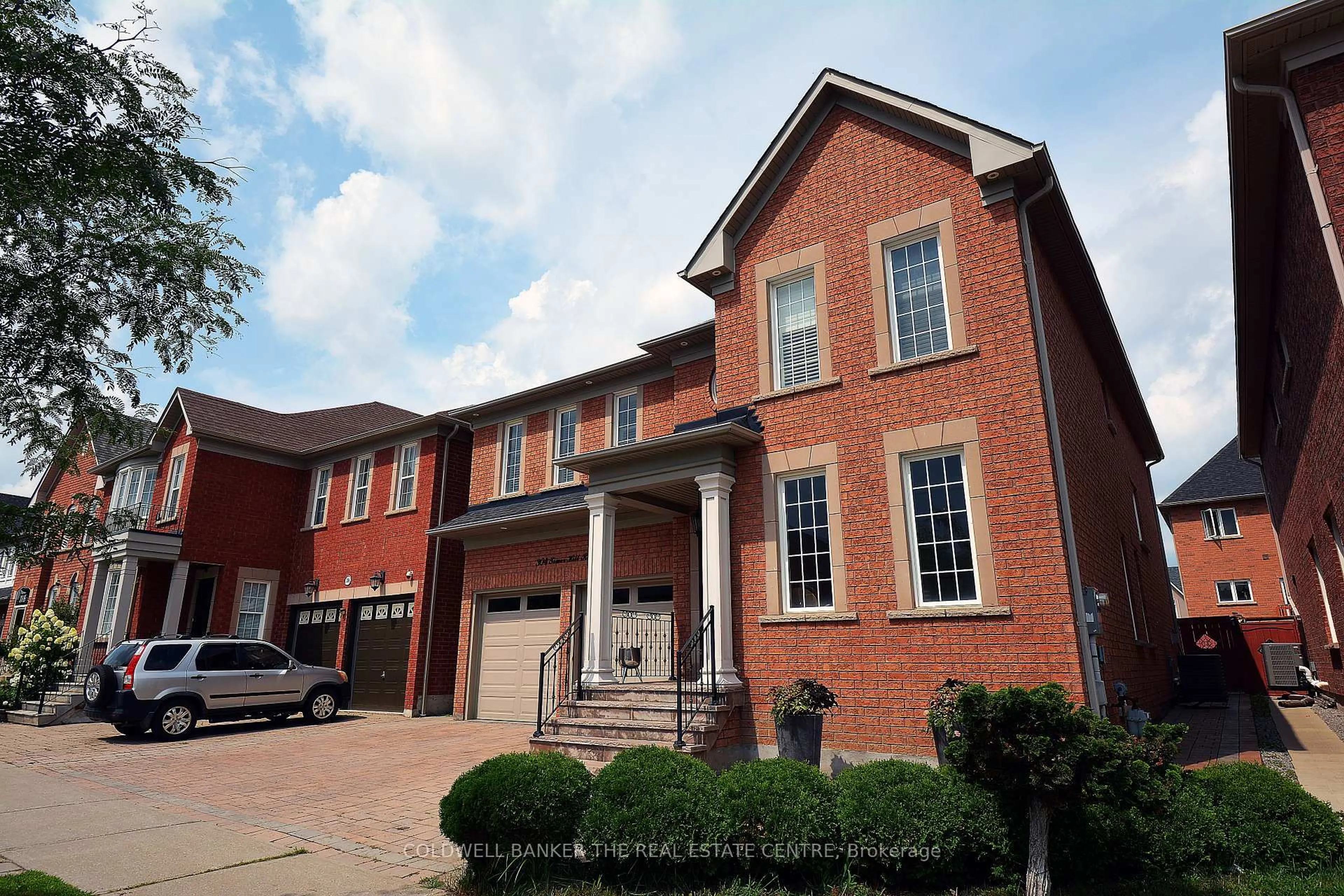 Home with brick exterior material, street for 304 Tower Hill Rd, Richmond Hill Ontario L4E 0A7