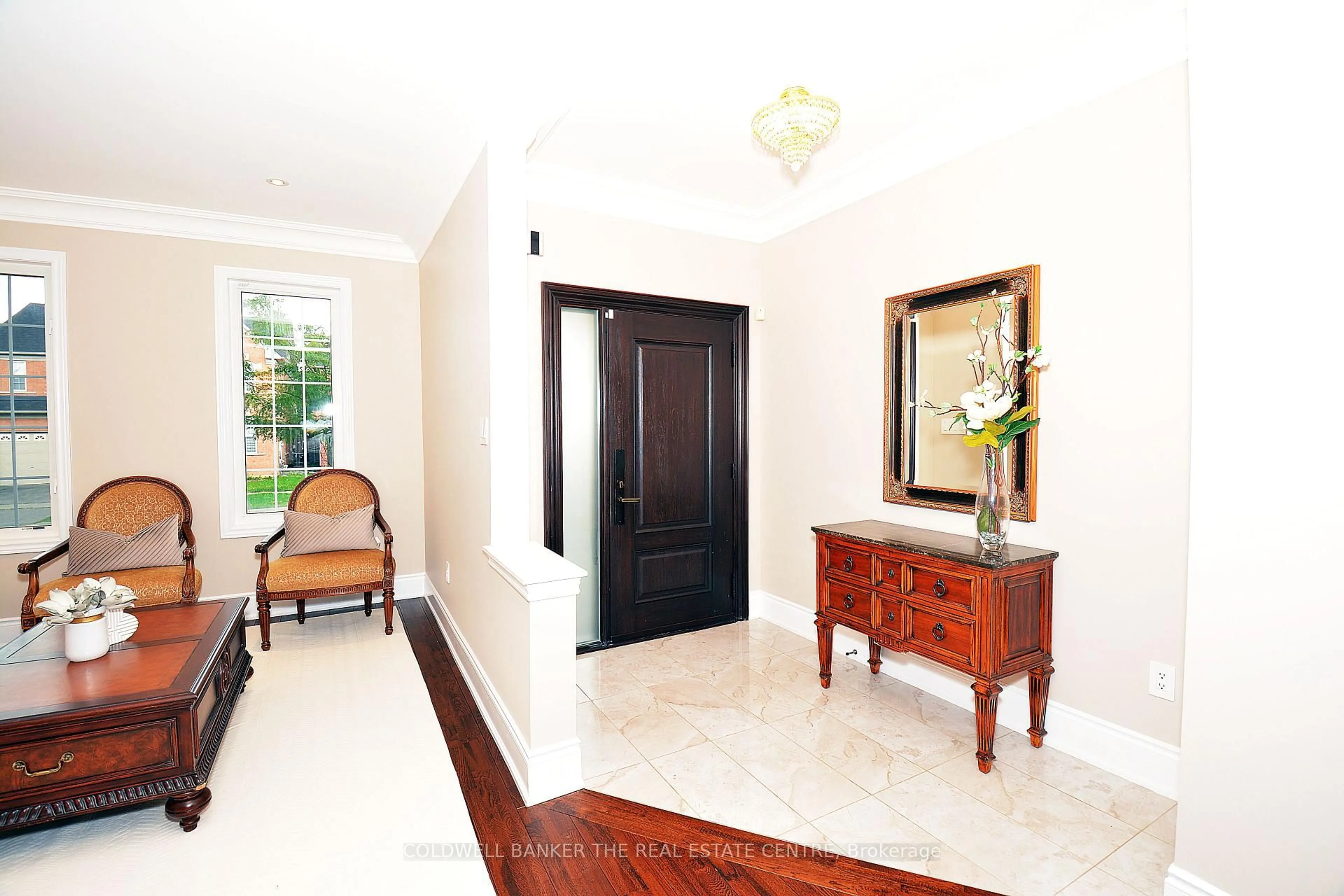 Indoor foyer for 304 Tower Hill Rd, Richmond Hill Ontario L4E 0A7
