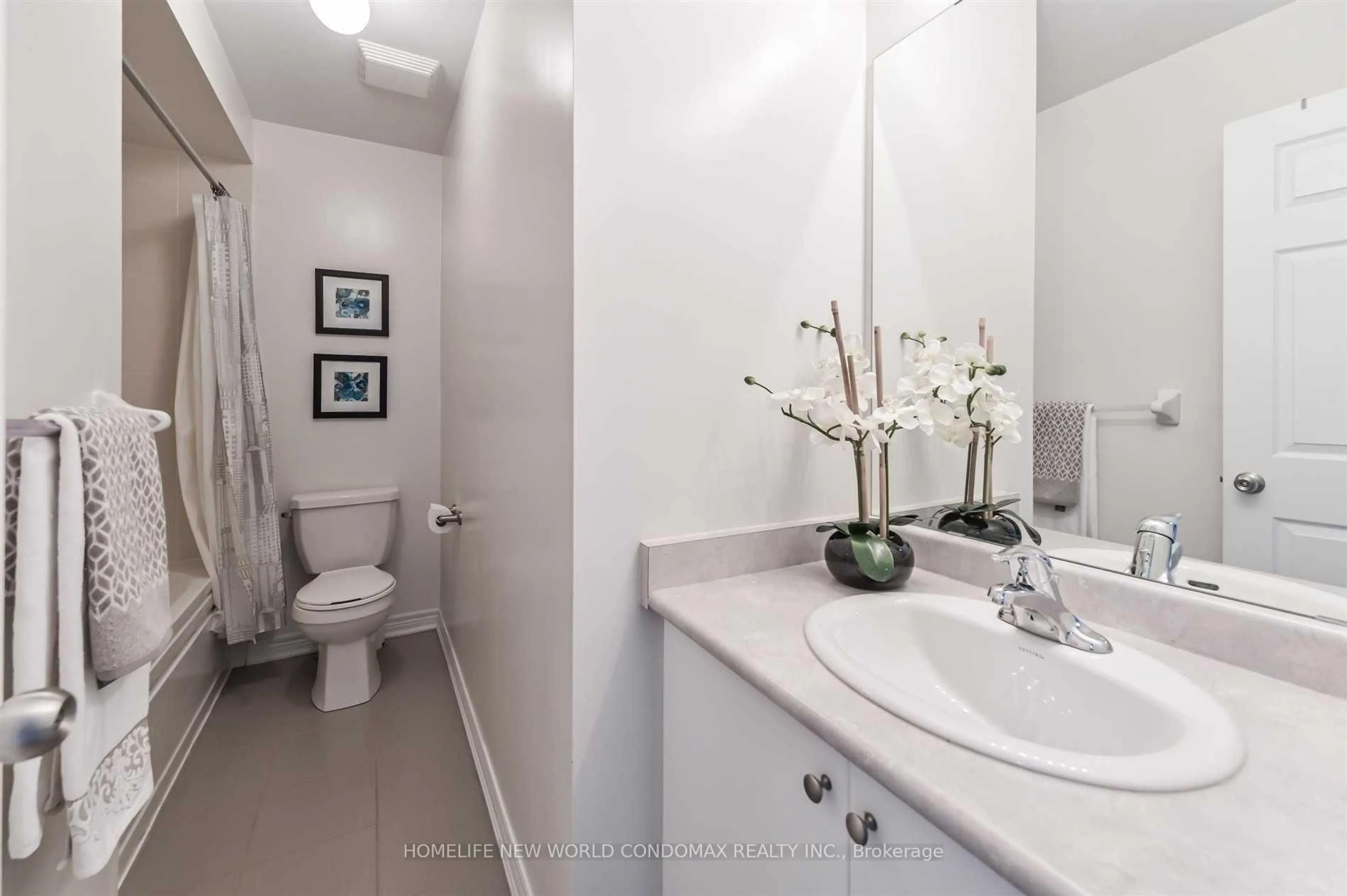 Standard bathroom, ceramic/tile floor for 101 Dundas Way, Markham Ontario L6E 0R7