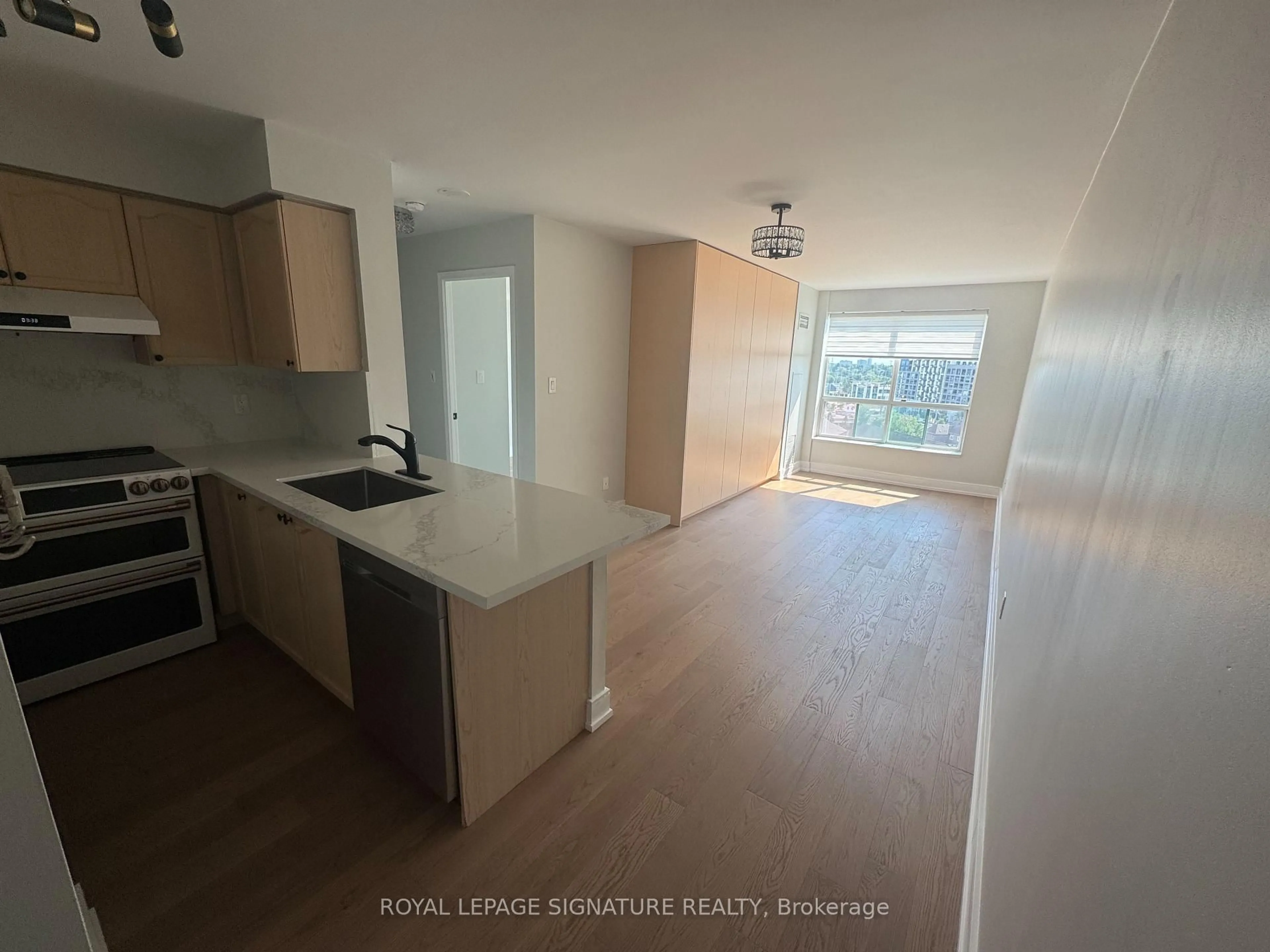 Standard kitchen, unknown for 51 Baffin Crt #815, Richmond Hill Ontario L4B 4P6