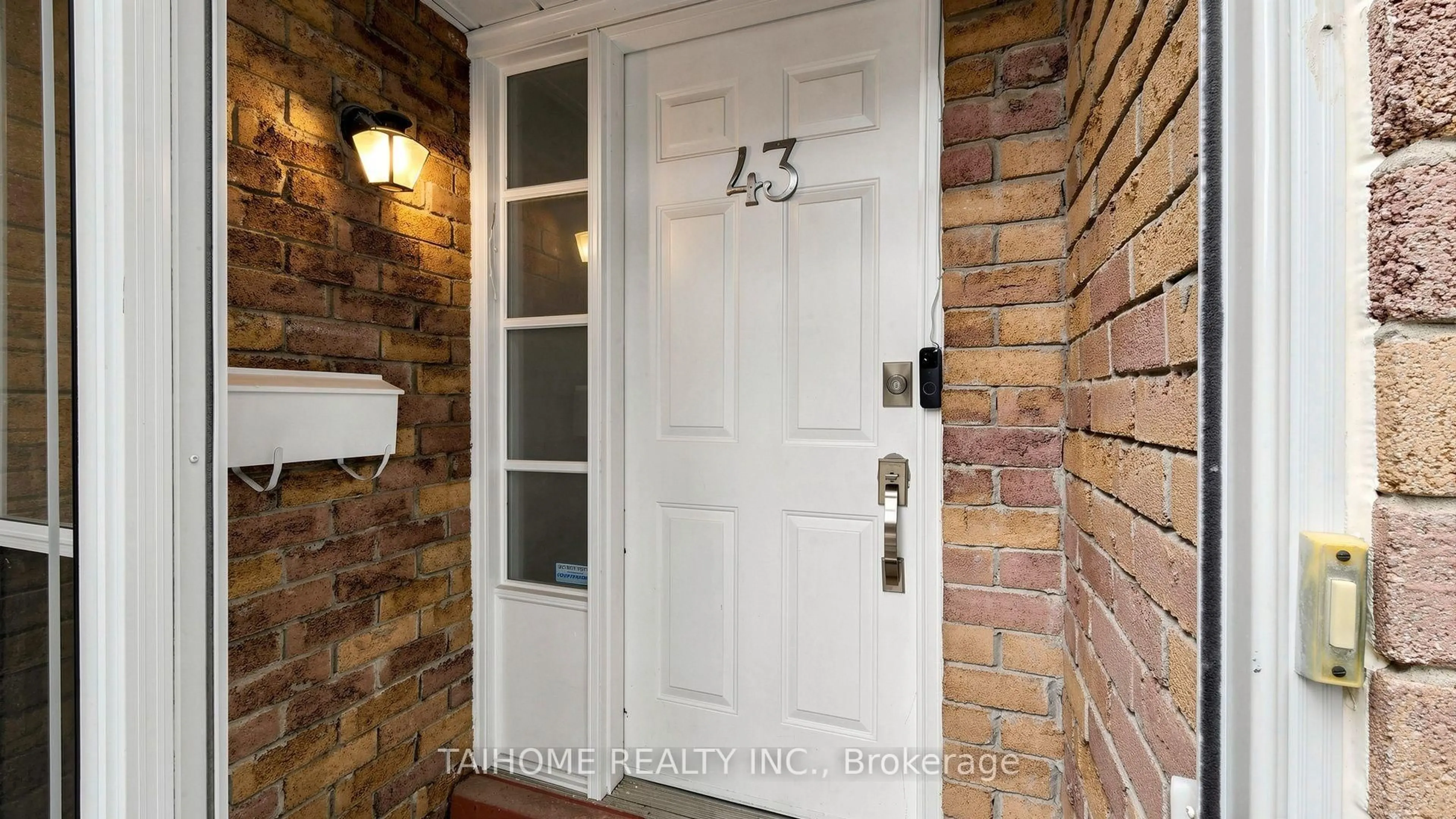 Indoor entryway for 43 Karen St, Vaughan Ontario L4J 5L5
