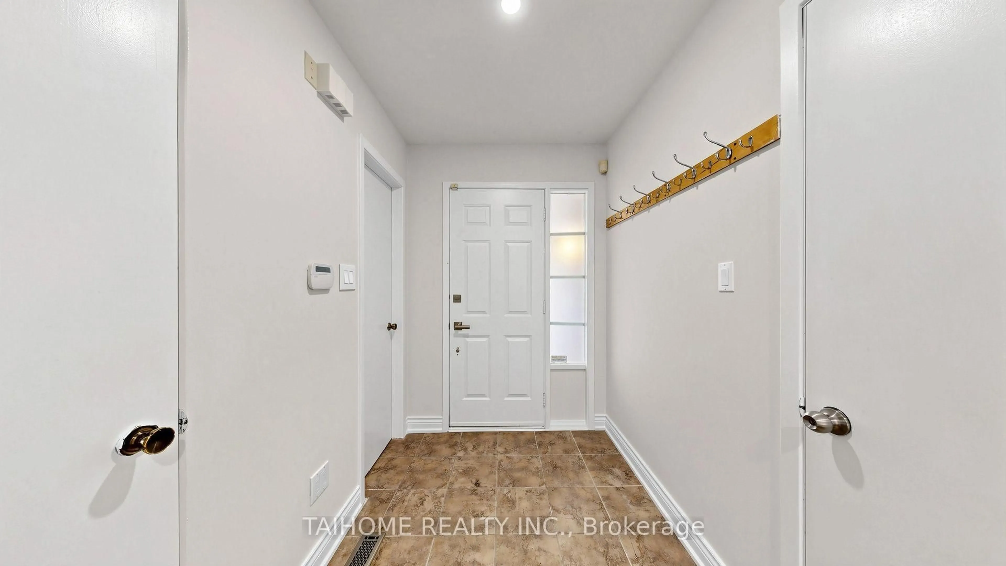 Indoor entryway for 43 Karen St, Vaughan Ontario L4J 5L5