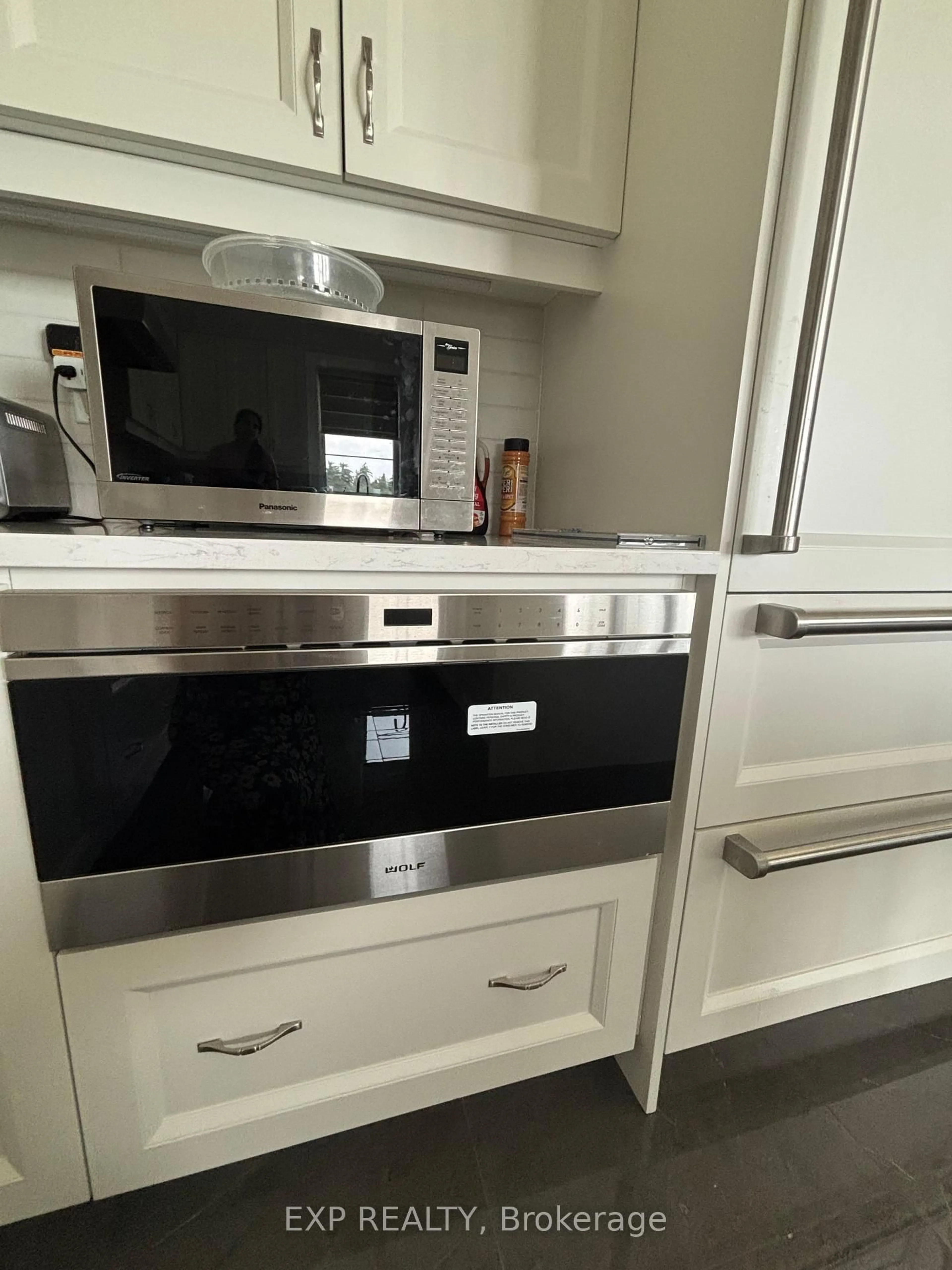 Contemporary kitchen, unknown for 20 Seraville St, Vaughan Ontario L3L 0H1