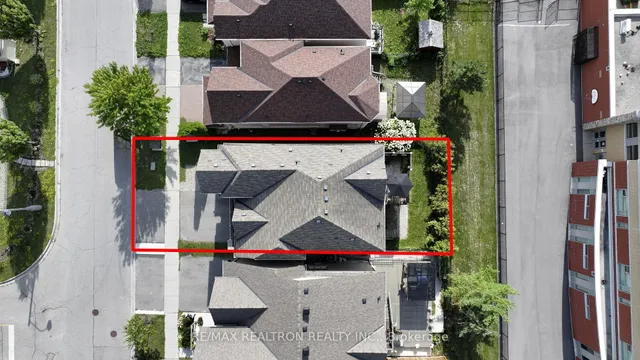 12 Cozens Dr, Richmond Hill 5