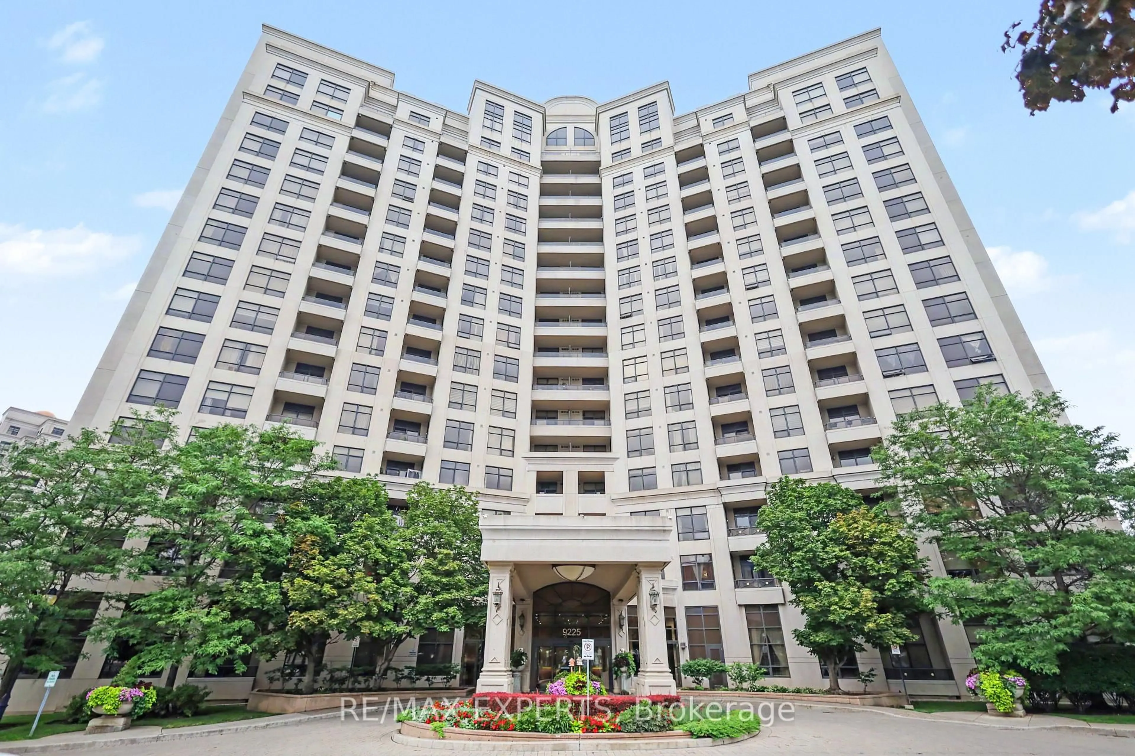Indoor foyer for 9225 Jane St #614, Vaughan Ontario L6A 0J7