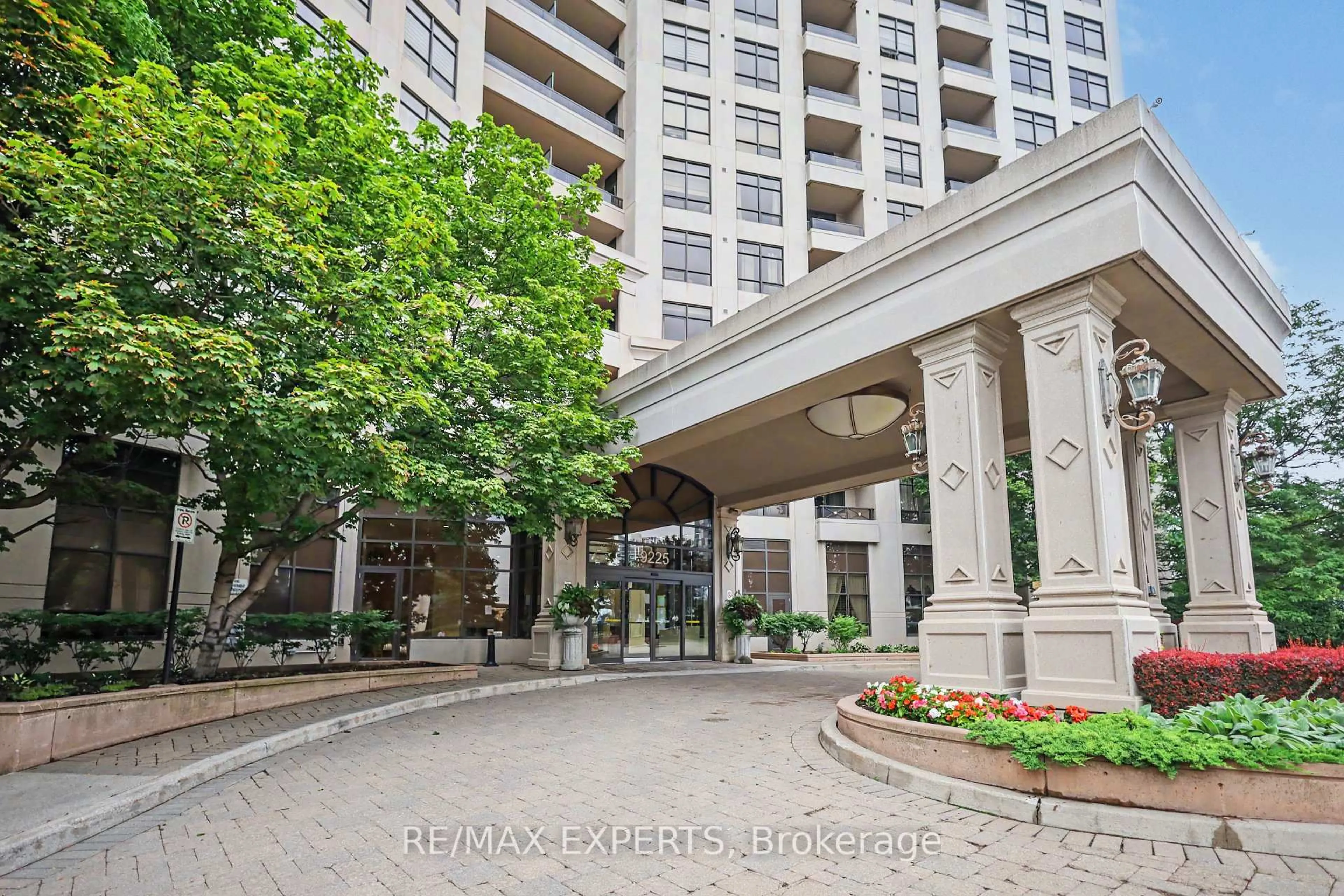 Indoor foyer for 9225 Jane St #614, Vaughan Ontario L6A 0J7