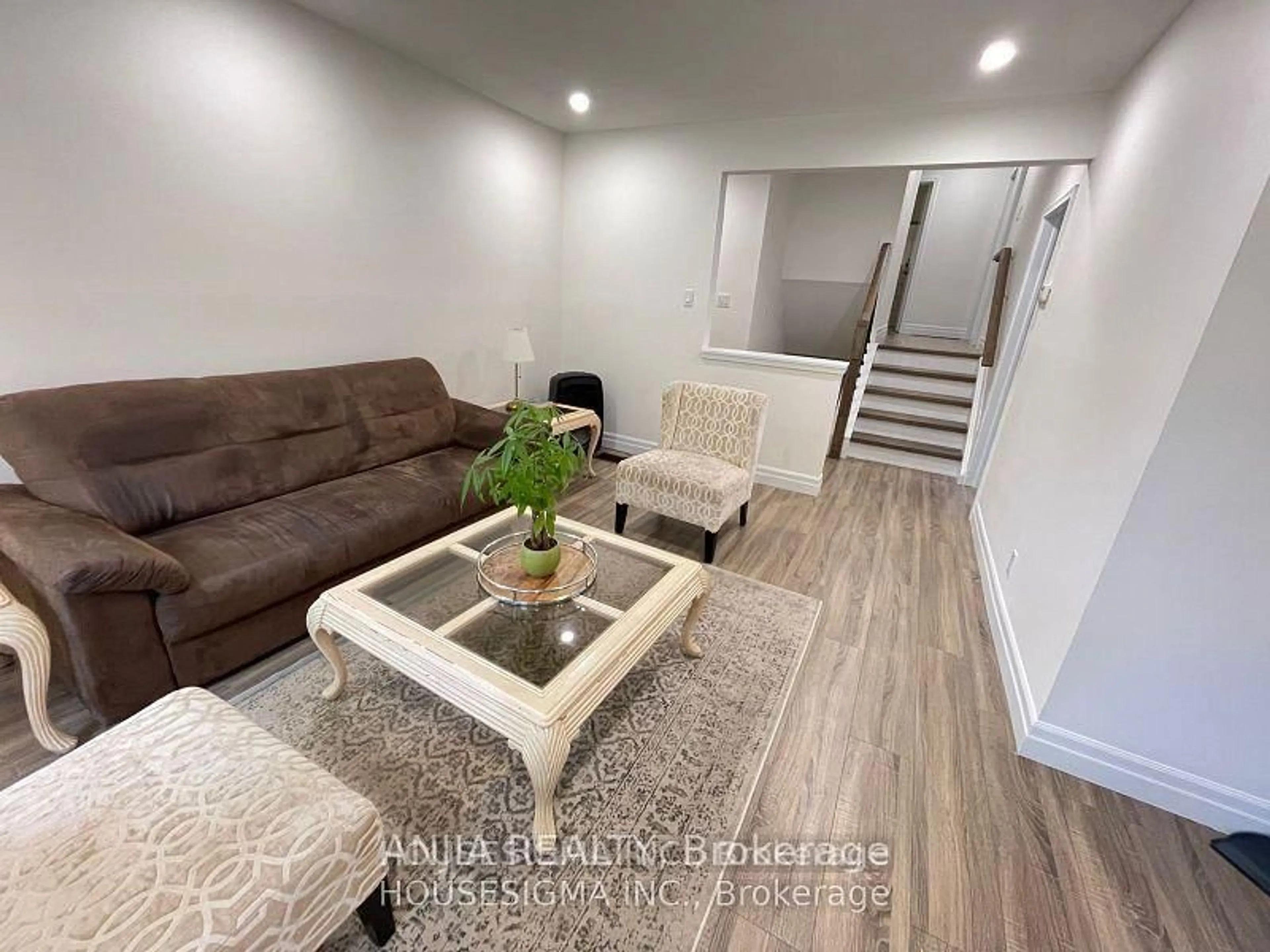 Living room with furniture, unknown for 46 Seaton Dr, Aurora Ontario L4G 2K3