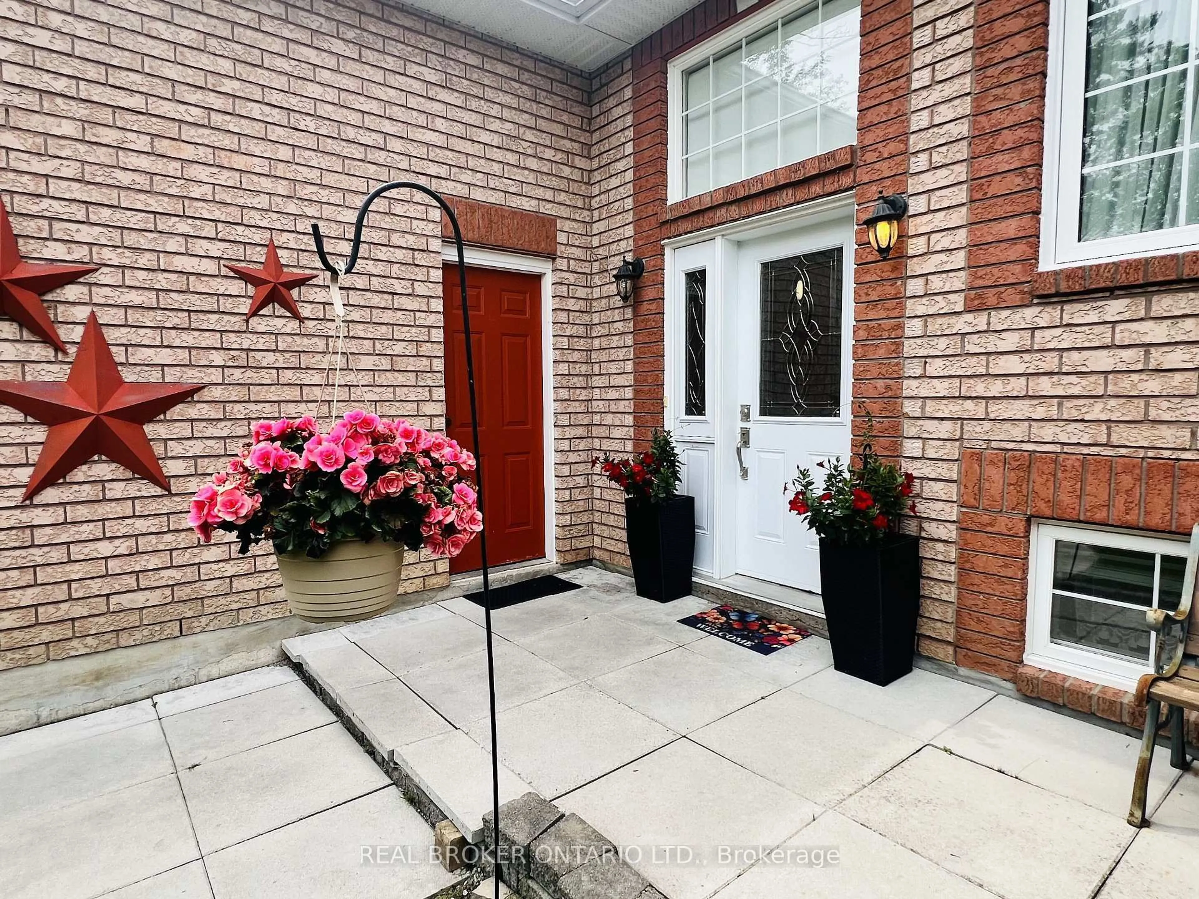 Indoor entryway for 2342 Somers Blvd, Innisfil Ontario L9S 2E8