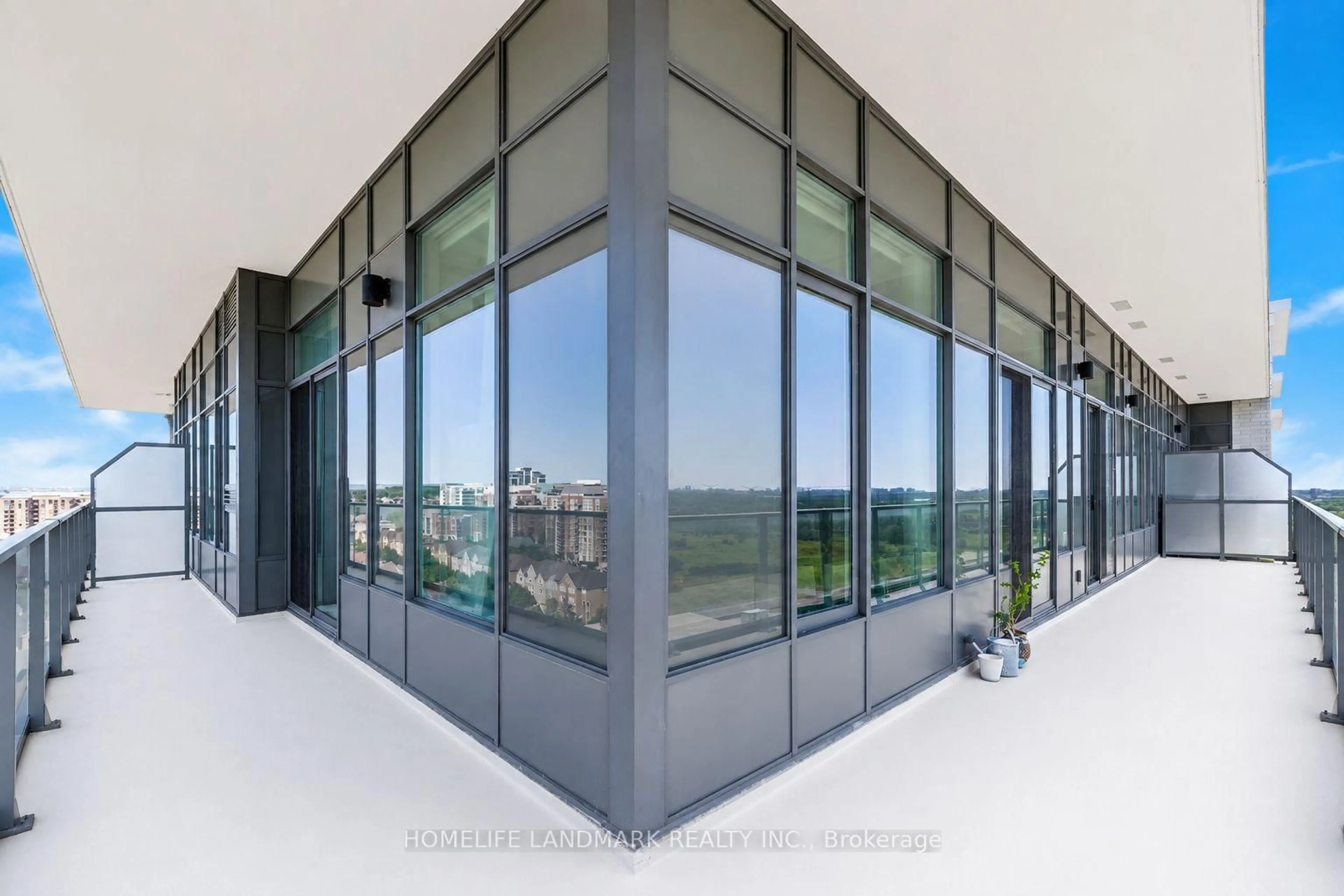 Indoor foyer for 325 South Park Rd #325-PH9, Markham Ontario L3T 0B8