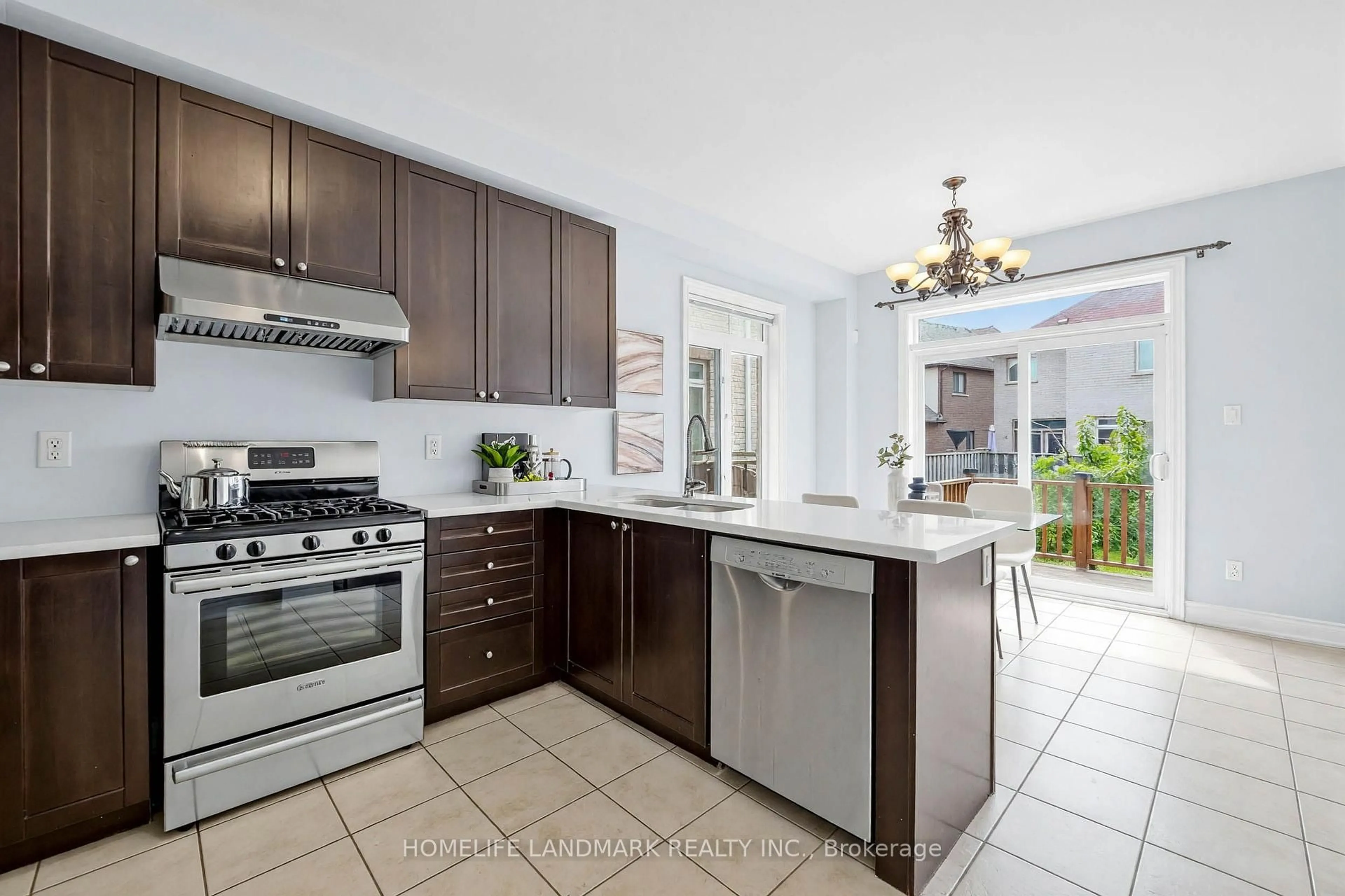 Open concept kitchen, ceramic/tile floor for 28 Danpatrick Dr, Richmond Hill Ontario L4S 2S7