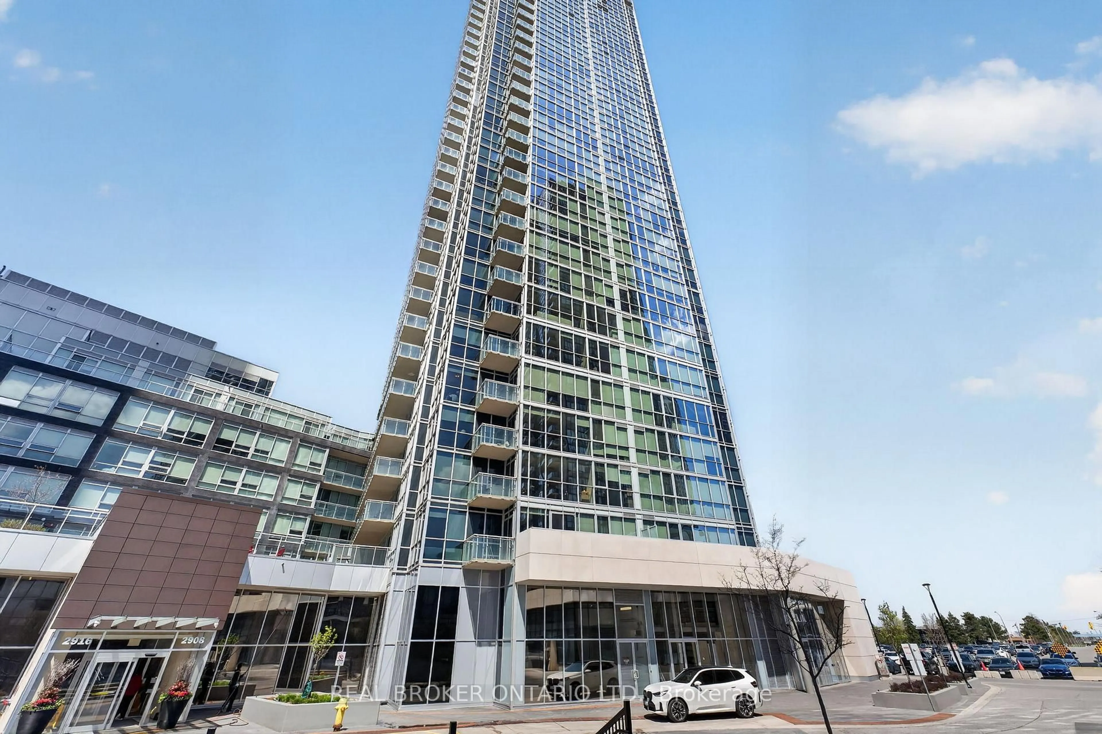 Indoor foyer for 2908 Highway 7 Ave #703, Vaughan Ontario L4K 0K5