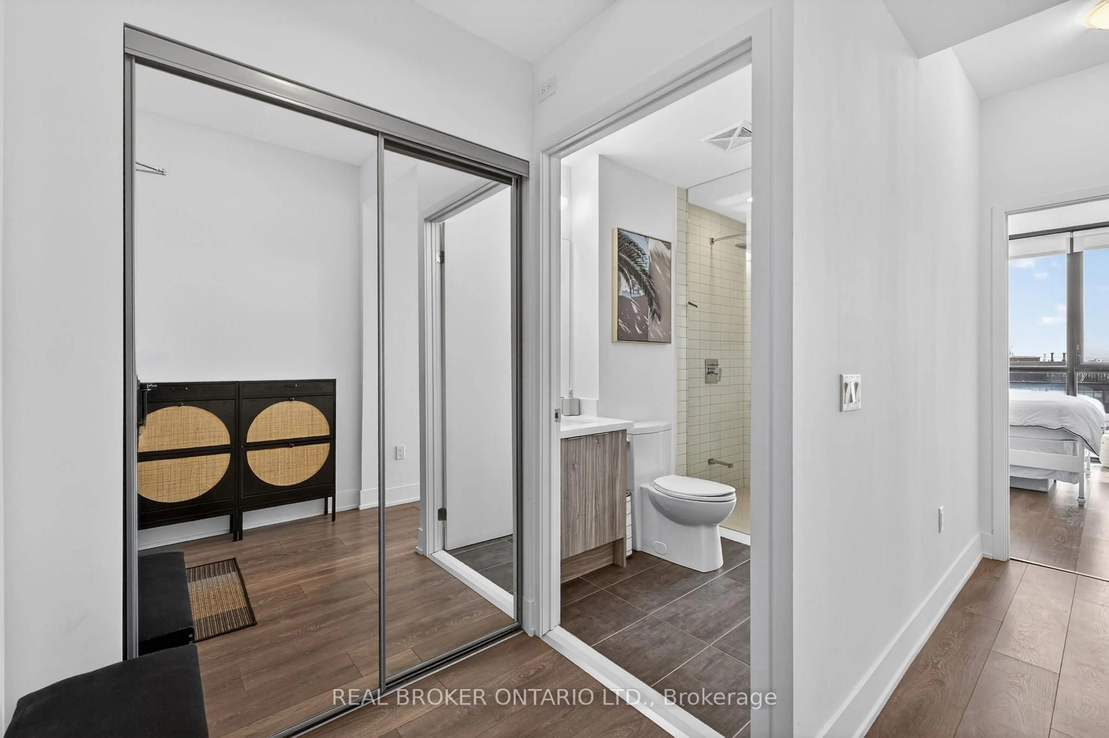 Standard bathroom, unknown for 2908 Highway 7 Ave #703, Vaughan Ontario L4K 0K5