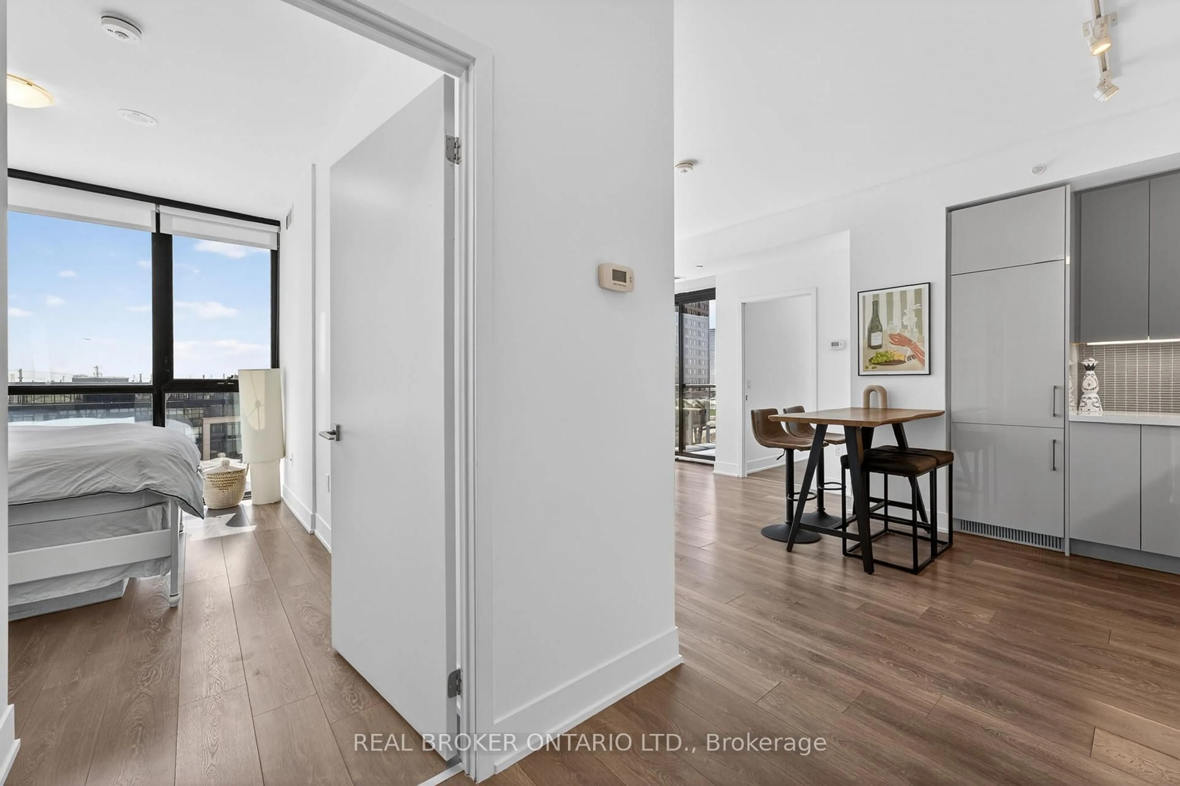 Indoor entryway for 2908 Highway 7 Ave #703, Vaughan Ontario L4K 0K5