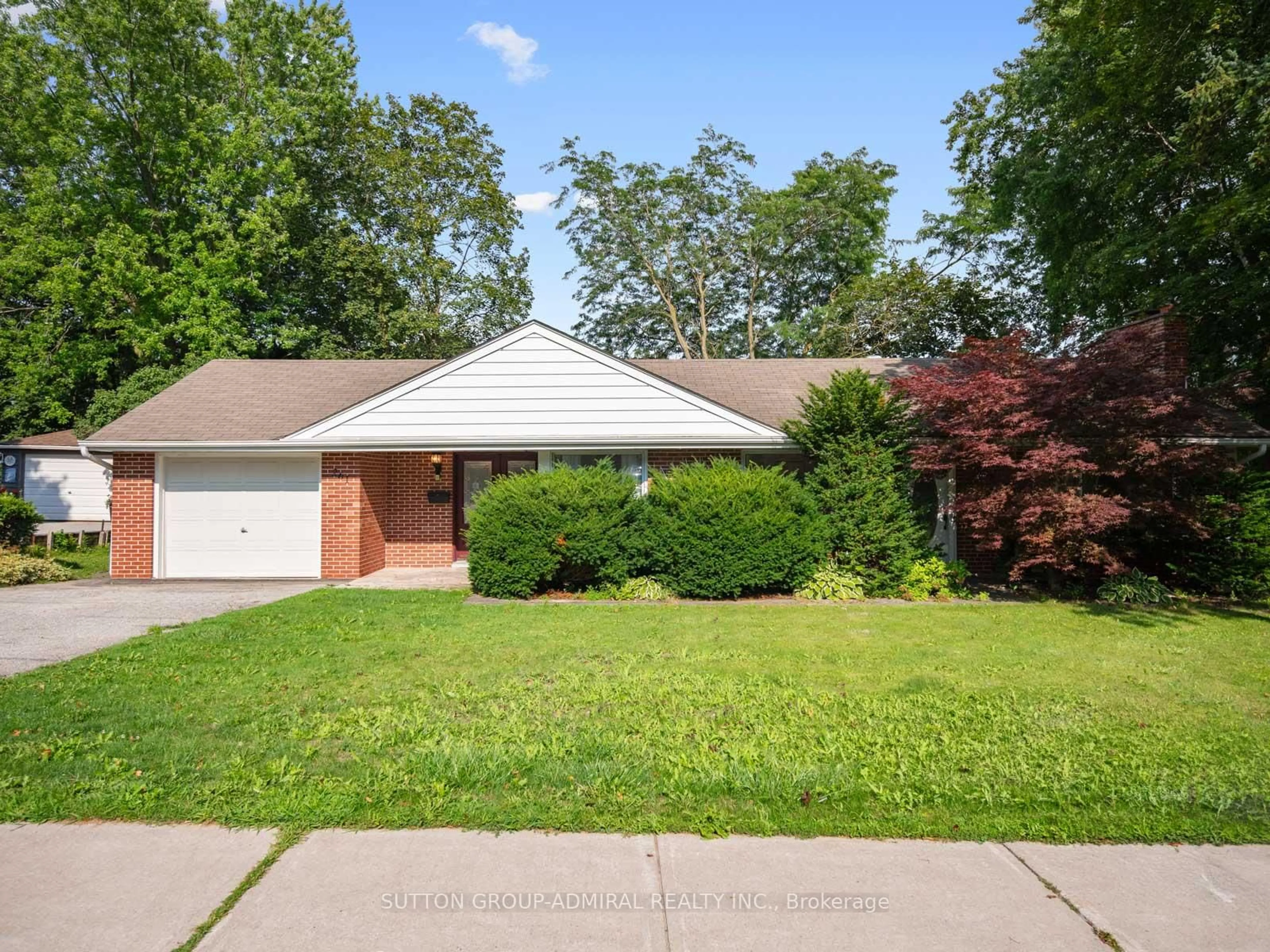 Home with brick exterior material, street for 261 Carol Ave, Newmarket Ontario L3Y 4T2
