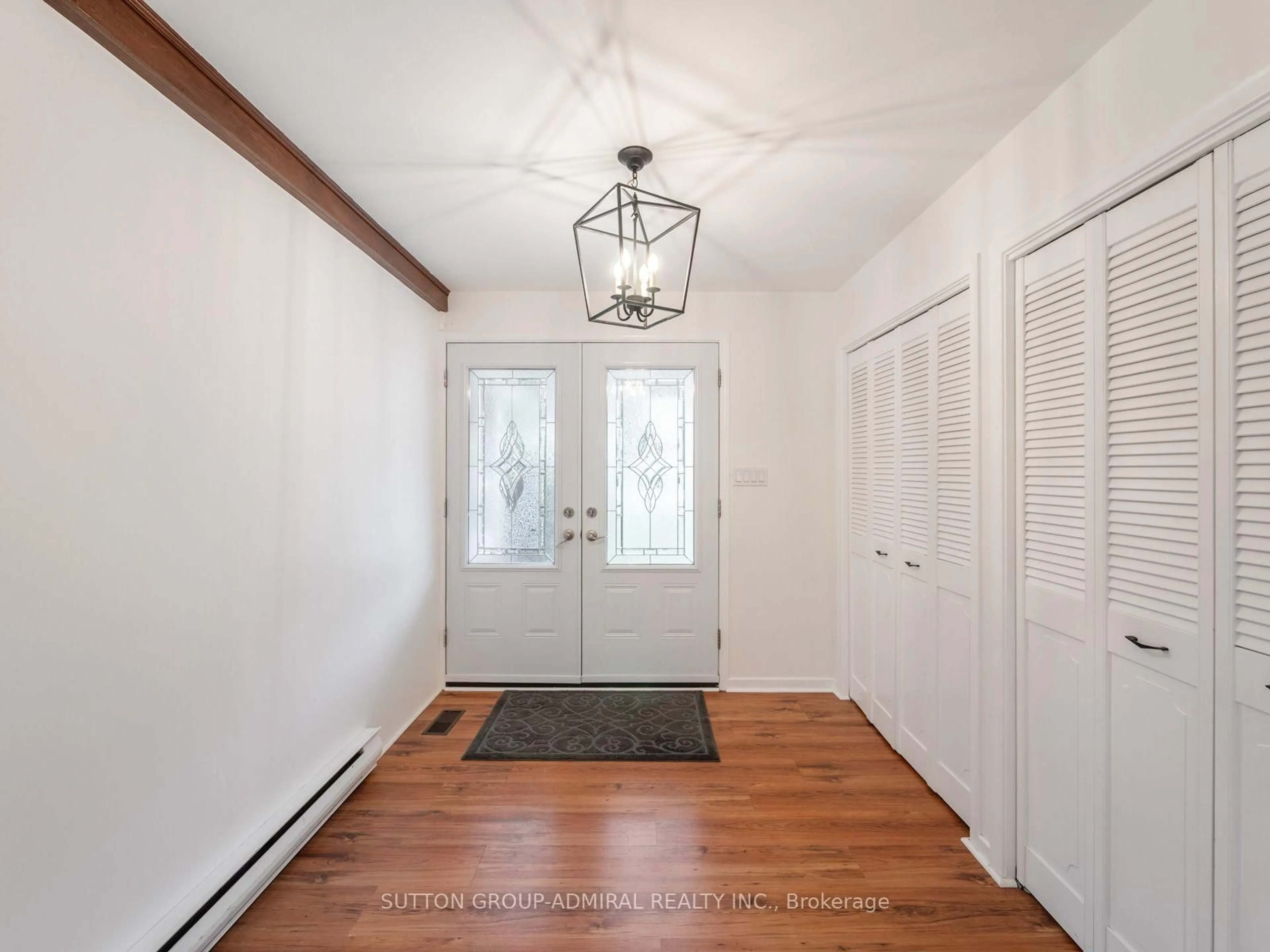 Indoor entryway for 261 Carol Ave, Newmarket Ontario L3Y 4T2